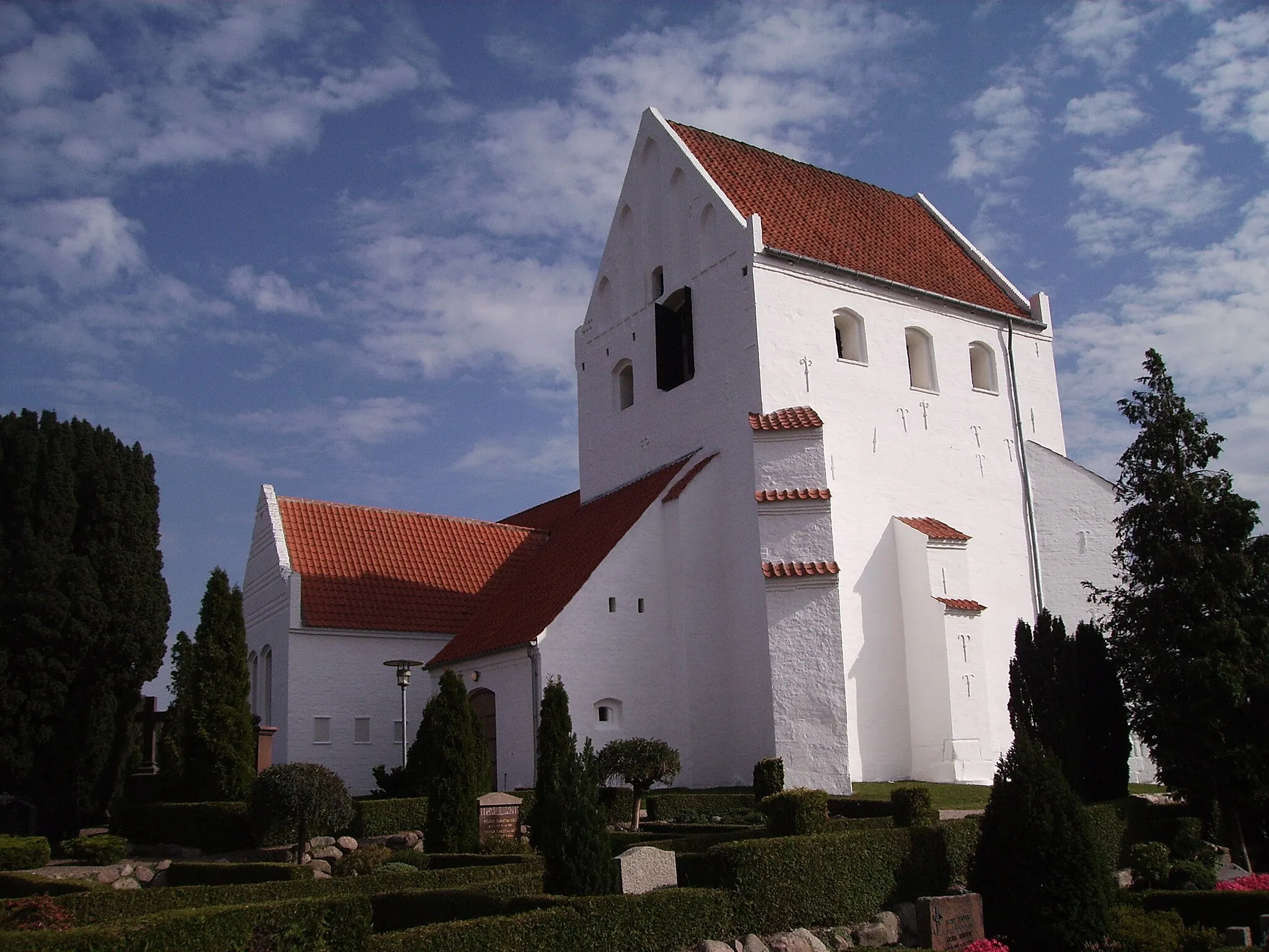 Photo showing: Paarup Kirke fra nordvest, Paarup Sogn, Odense Herred, Odense Amt, Denmark (Danish Church)