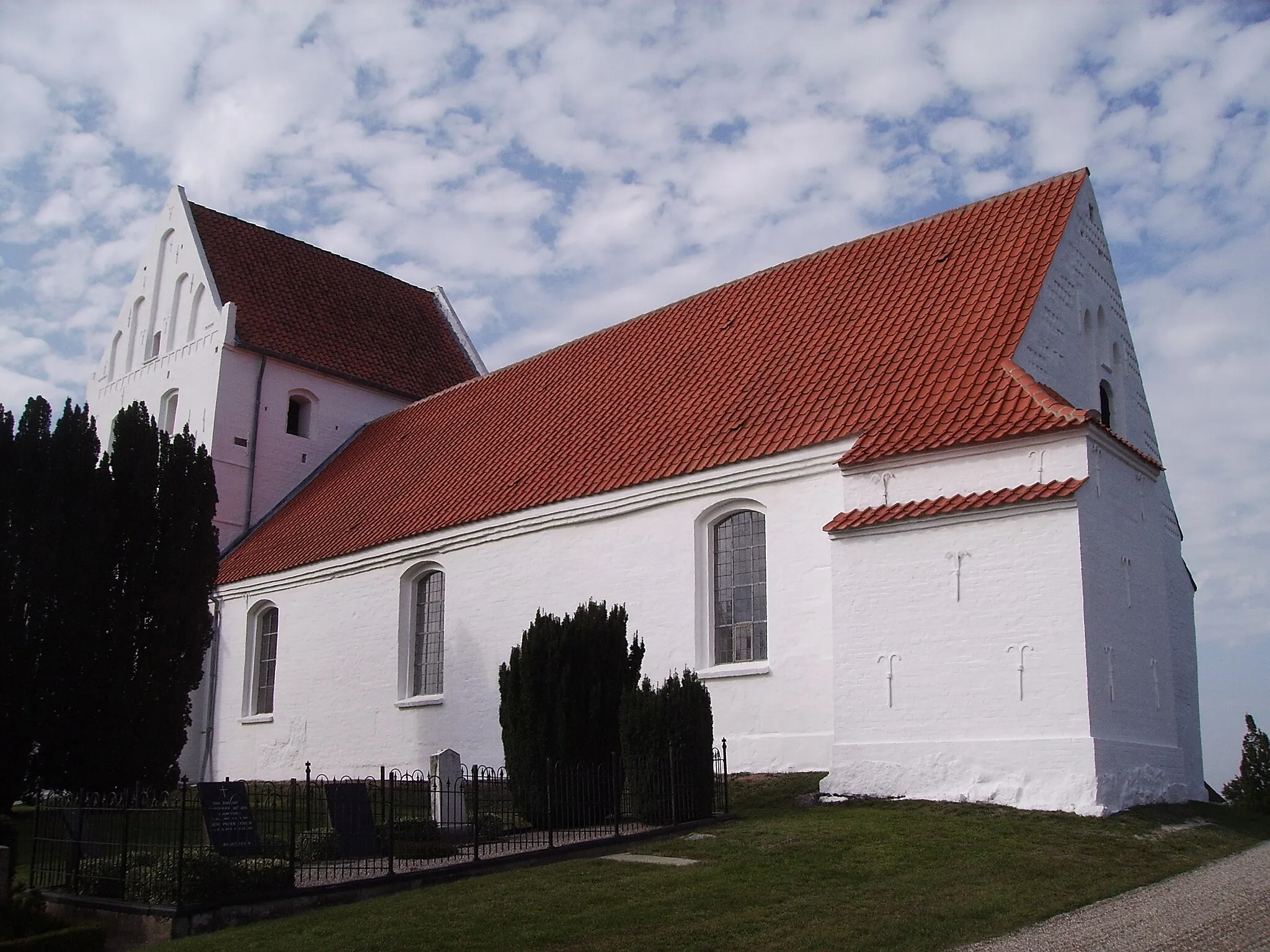 Photo showing: Paarup Kirke fra sydøst, Paarup Sogn, Odense Herred, Odense Amt, Denmark (Danish Church)