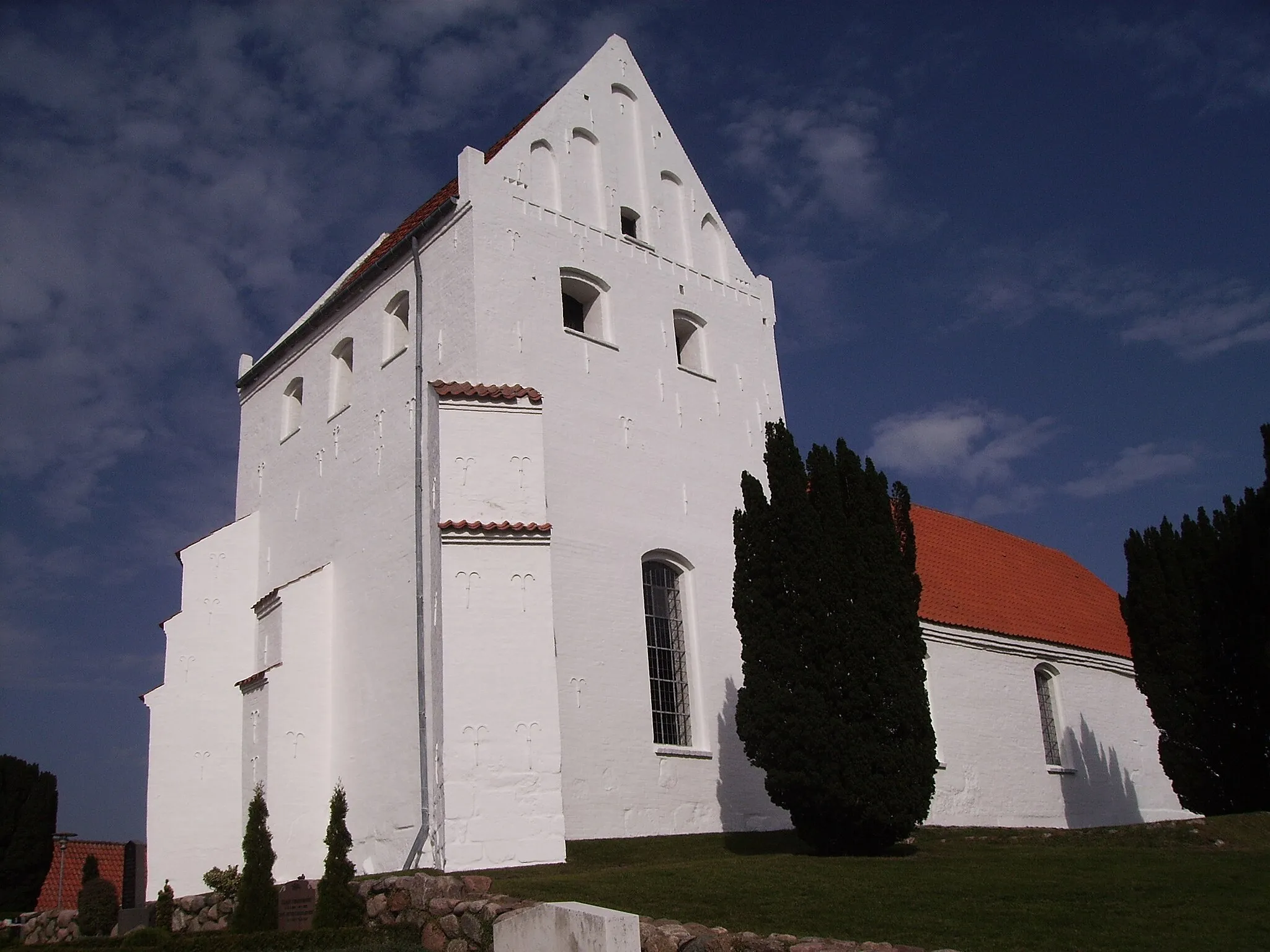 Photo showing: Paarup Kirke fra sydvest, Paarup Sogn, Odense Herred, Odense Amt, Denmark (Danish Church)