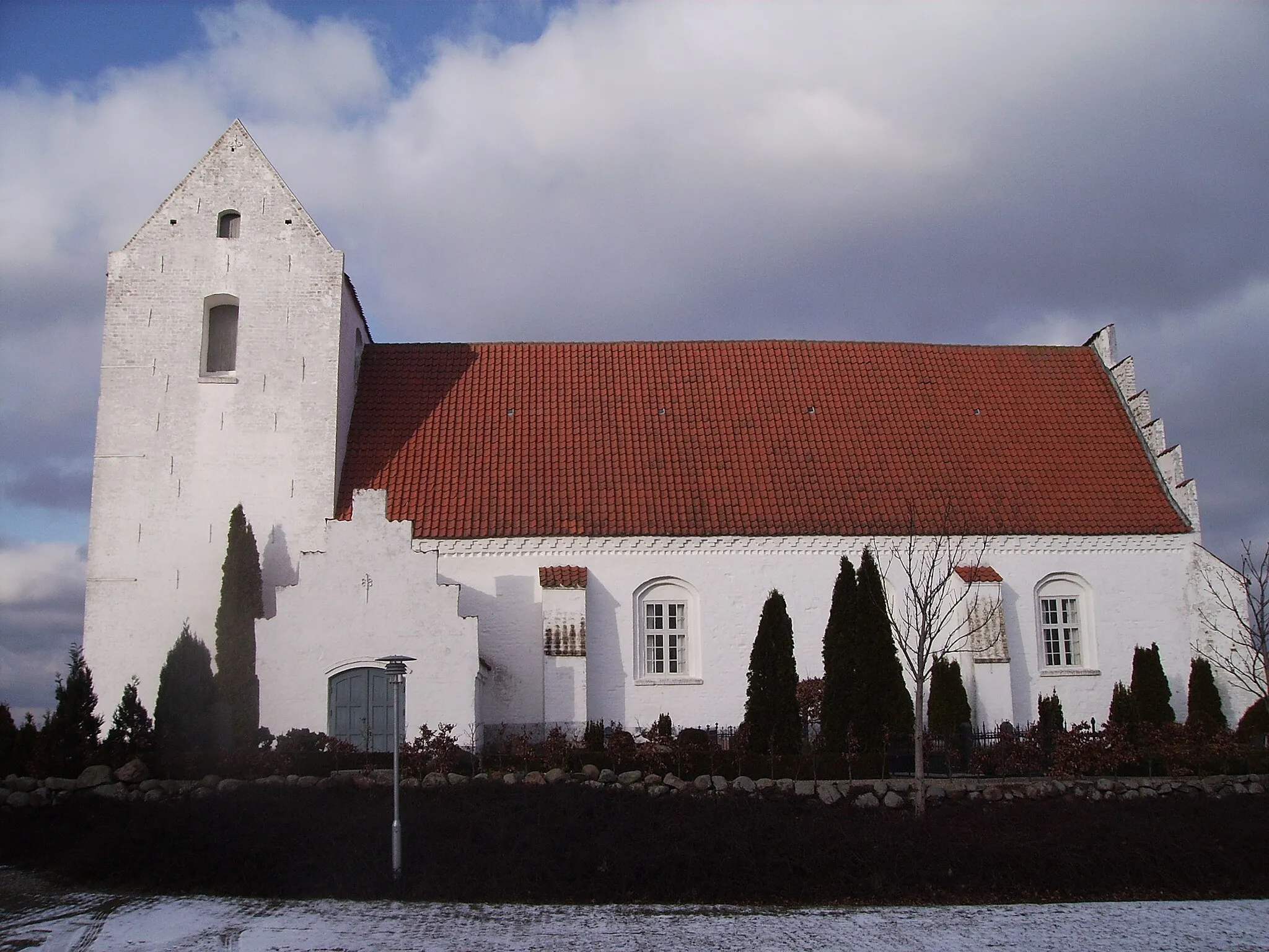 Photo showing: Brændekilde Kirke, Brændekilde Sogn, Odense Herred, Odense Amt, Denmark (Danish Church) - Brændekilde Kirke fra syd