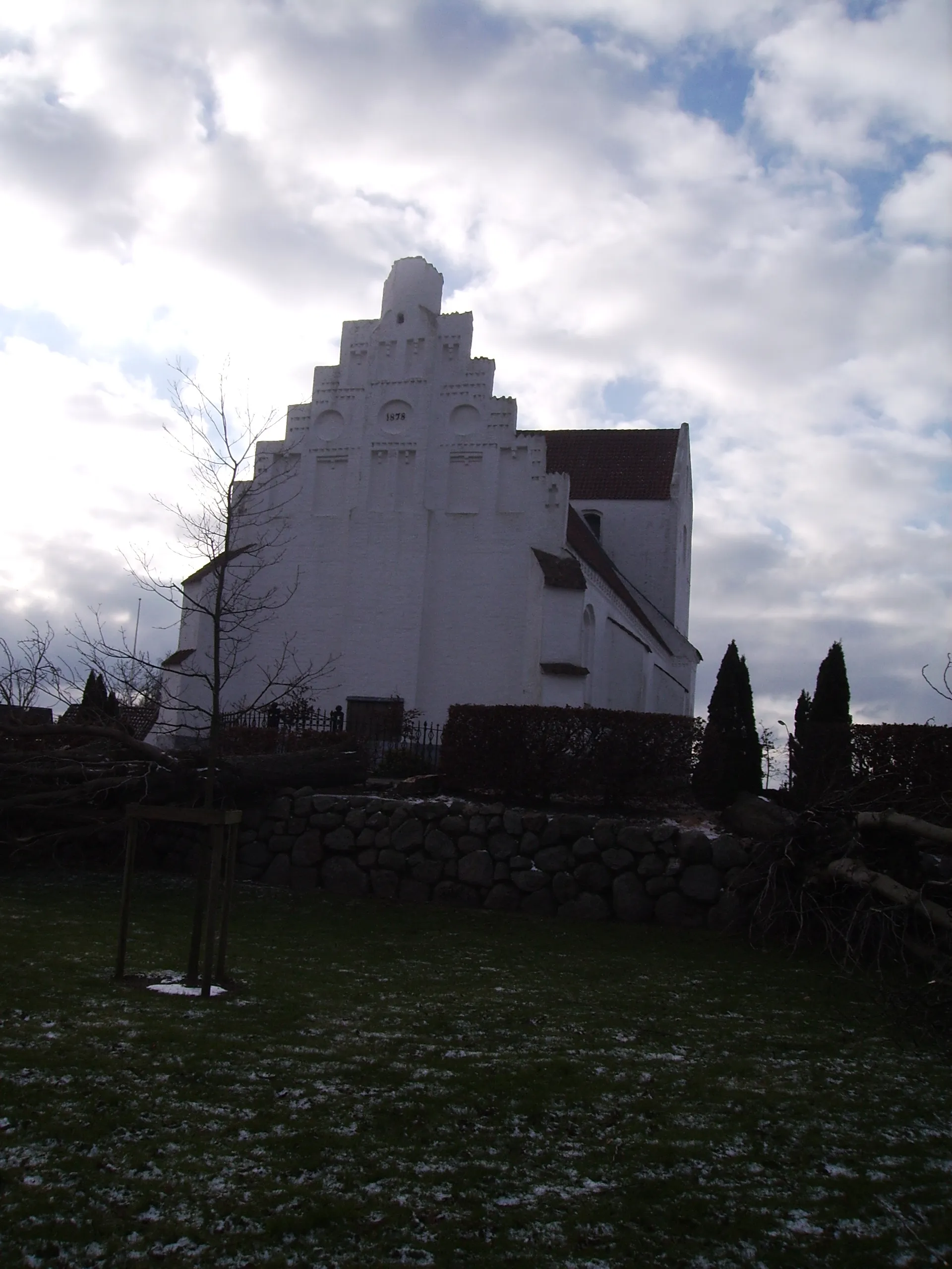 Photo showing: Brændekilde Kirke, Brændekilde Sogn, Odense Herred, Odense Amt, Denmark (Danish Church) - Brændekilde Kirke fra øst