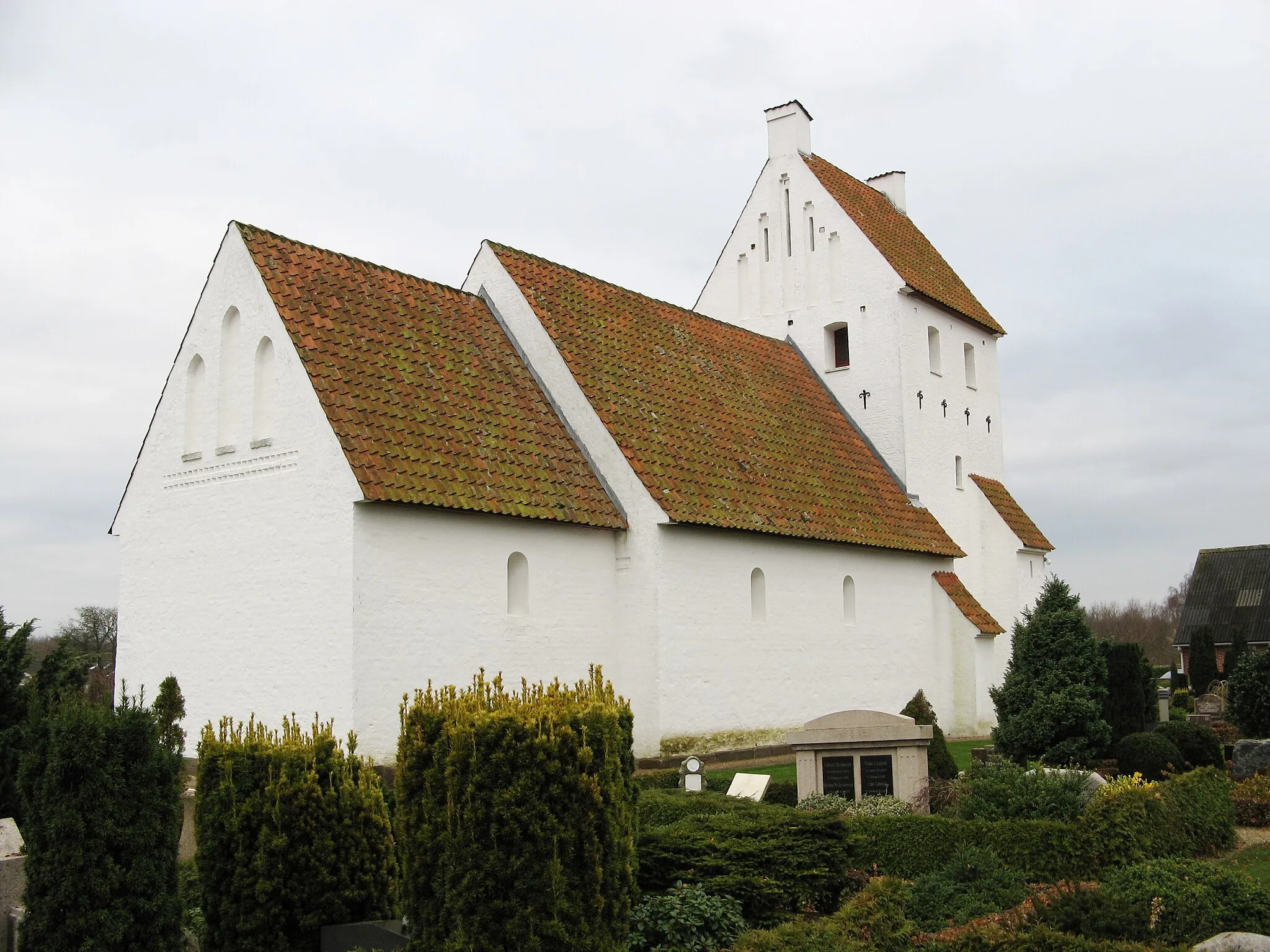 Photo showing: Vejrup kirke, Vejrup sogn, Esbjerg kommune (former: Gørding Herred, Ribe Amt). Kirken set fra nordøst