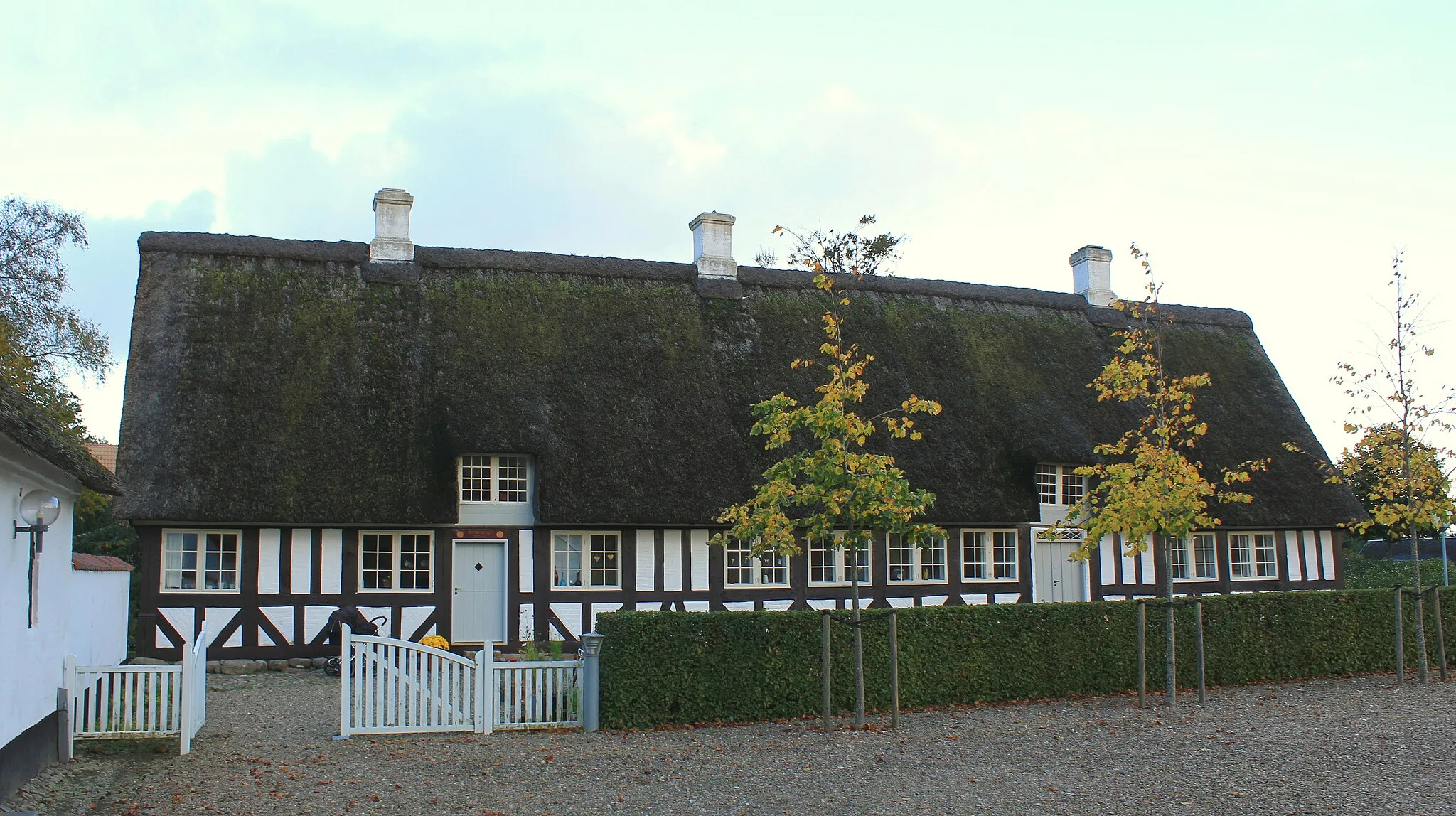 Photo showing: Hjarup præstegård, in Hjarup, near Kolding,Denmark, was made as a home for the lokal priest. Buildt around 1670 and was listed in 1950.