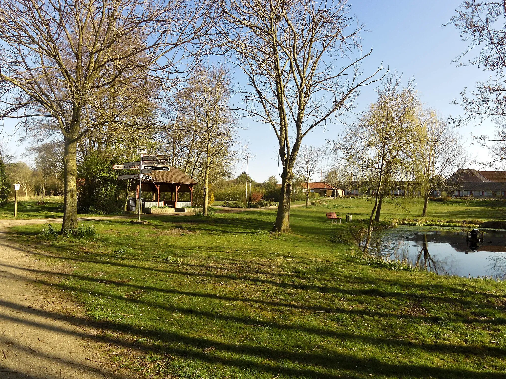 Photo showing: Arnum Park i april