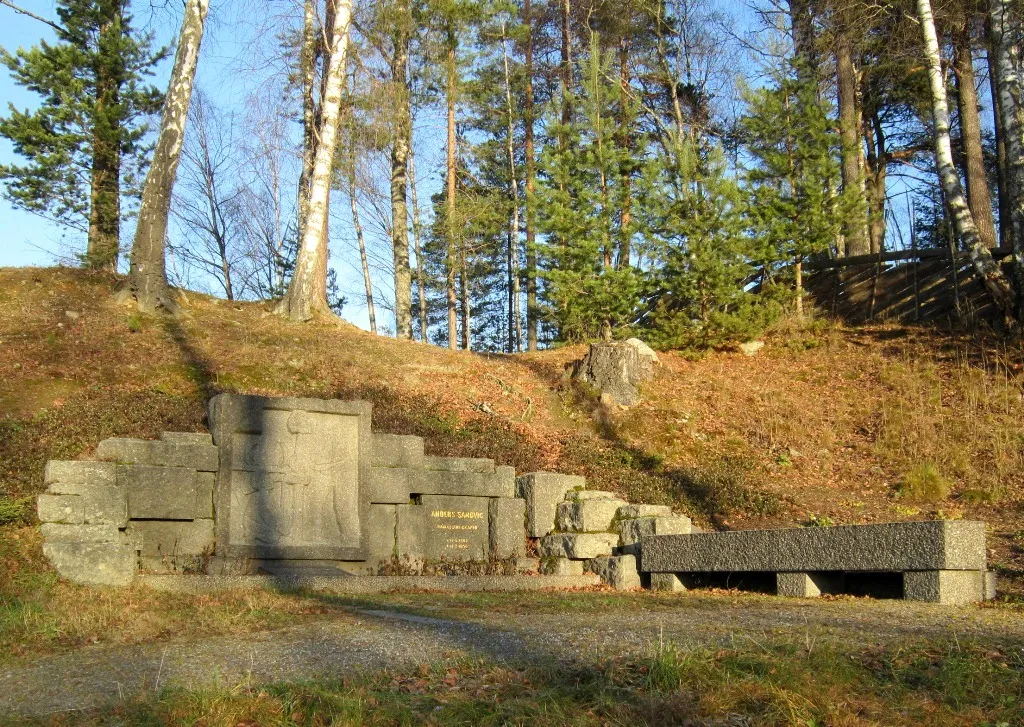 Photo showing: The grave of Anders Sandvig at Maihaugen open-air museum