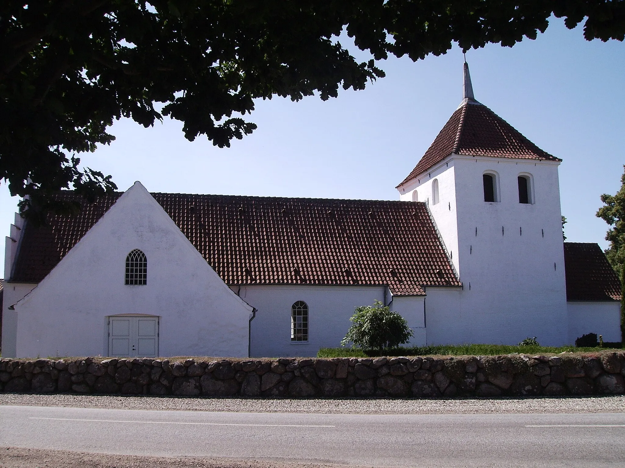 Photo showing: Østrup Kirke, Østrup Sogn, Lunde Herred, Odense Amt, Denmark (Danish Church) - Østrup Kirke fra nord