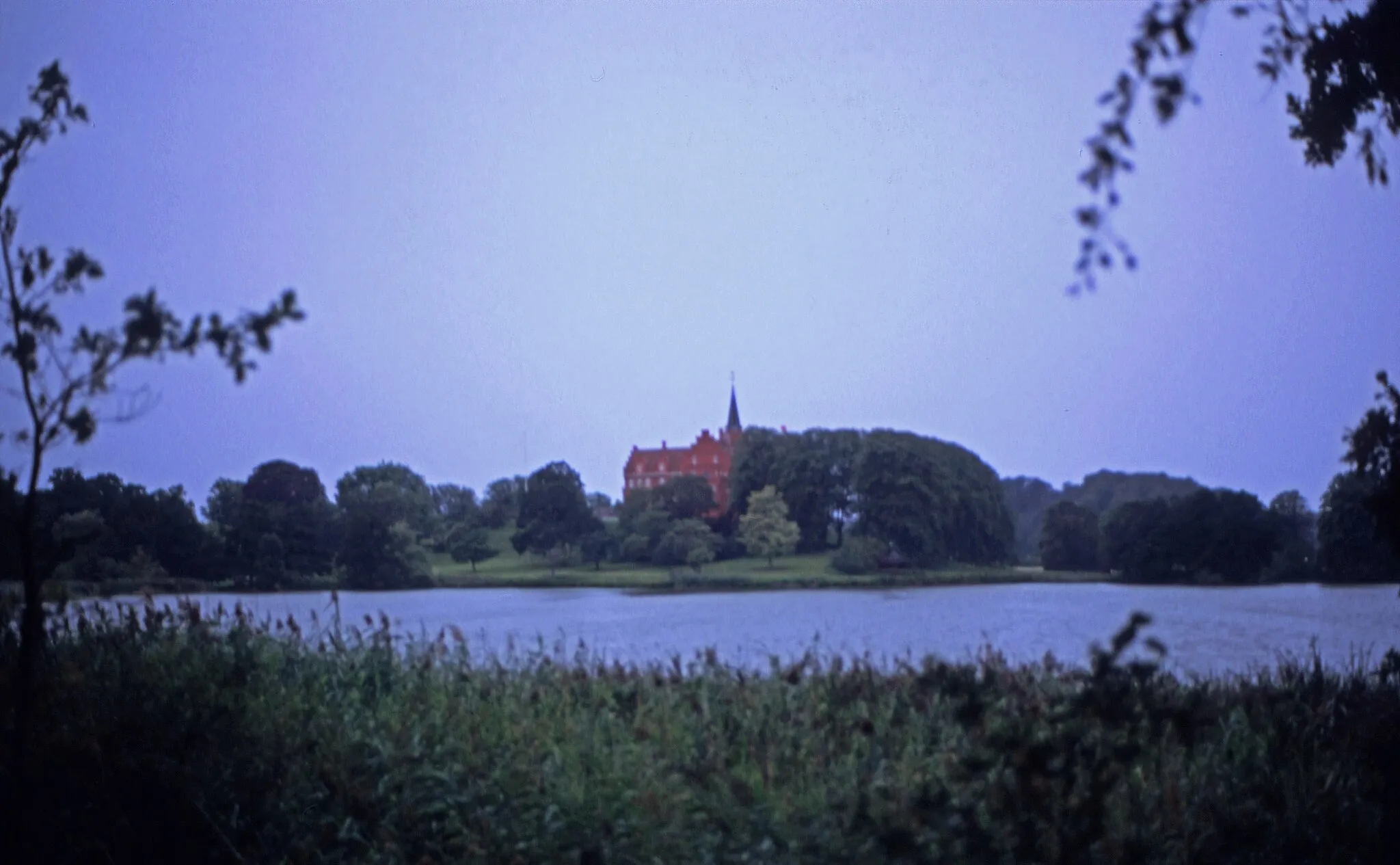 Photo showing: Über dem See des Schlossparks auf Schloss Tranekær auf Langeland, Dänemark.