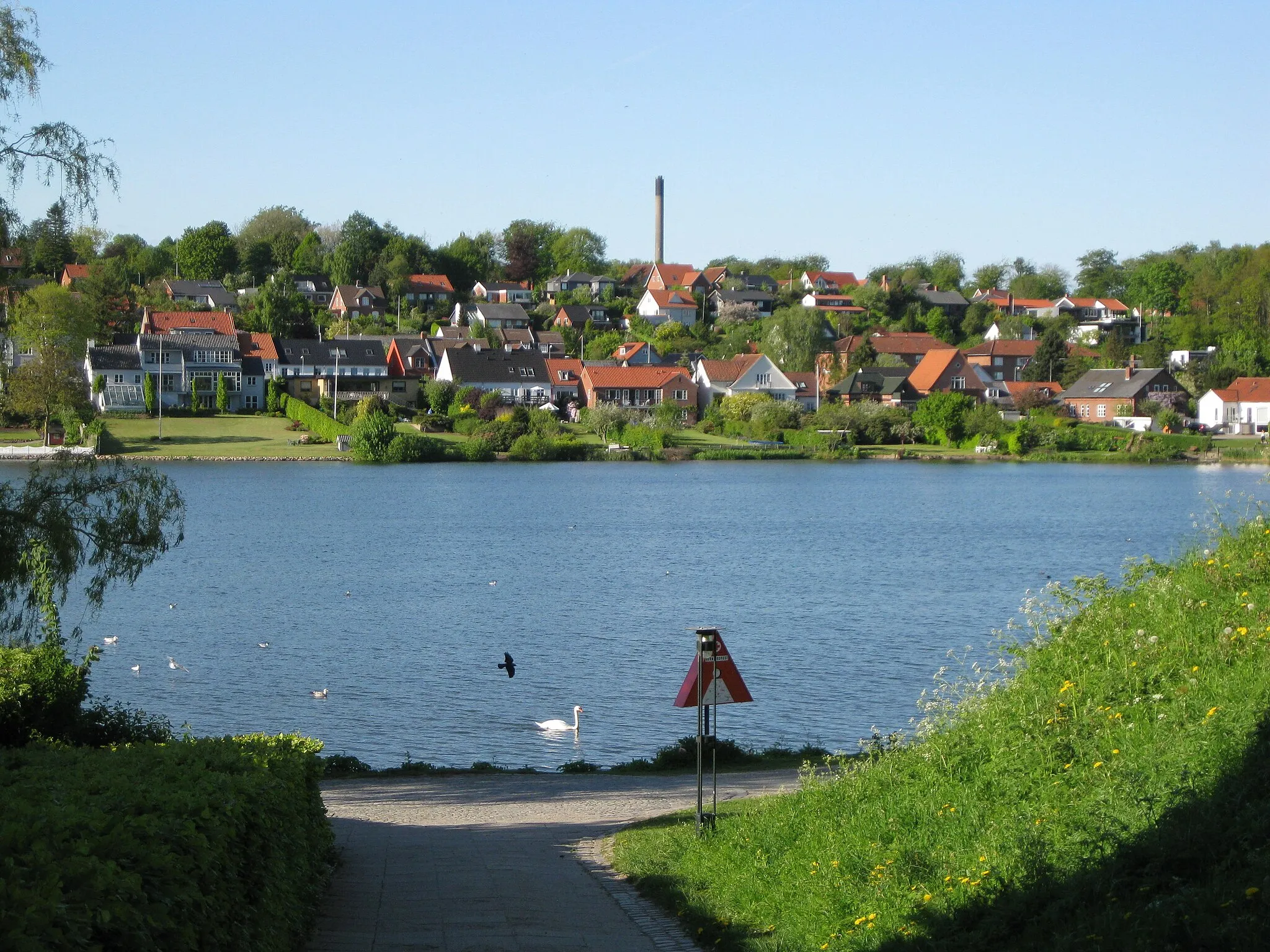 Photo showing: The castle lake "Kolding Slotsø" in the city of "Kolding". The city is located in South-Central Jutland, Denmark.