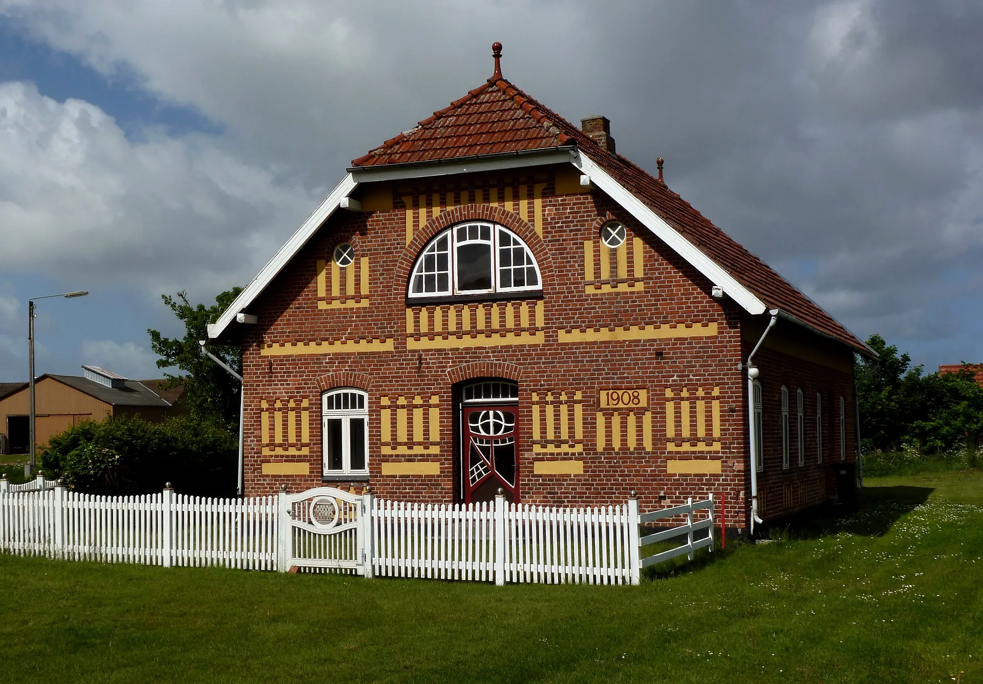 Photo showing: Jugendstilhaus aus dem Jahre 1908 in Hjerpsted, Tønder Kommune, Dänemark. Aufnahmedatum 2011-05.