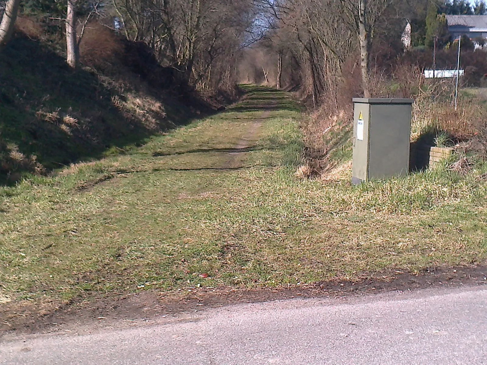 Photo showing: Brenderupbanens tracé krydser Lerbjergvej i Vejlby