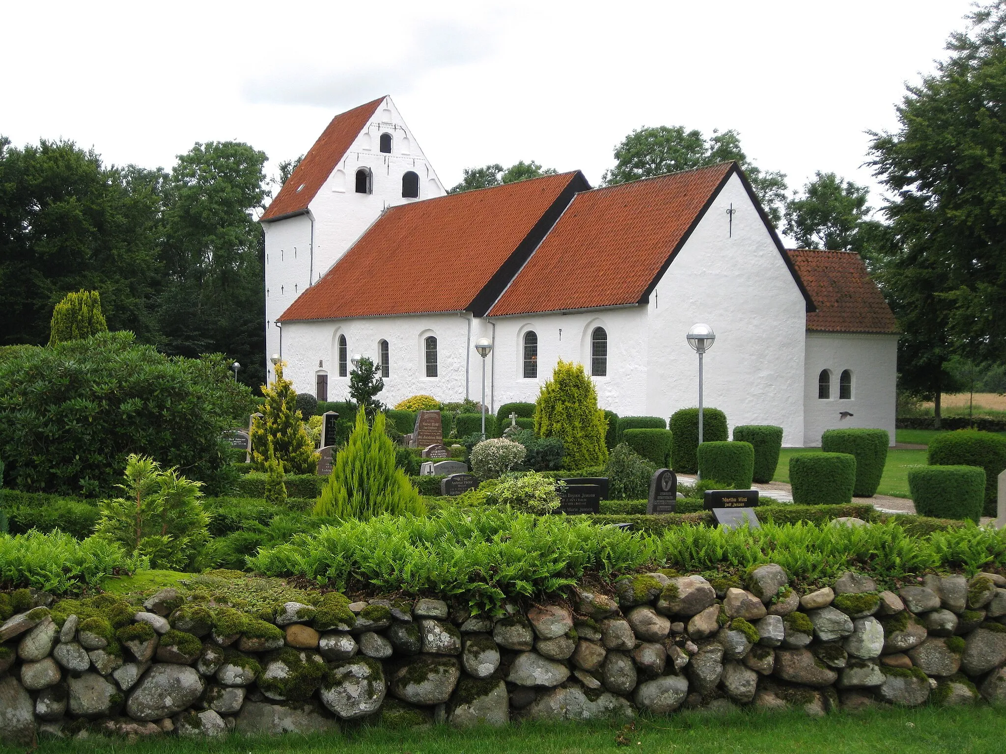 Photo showing: The church "Hellevad Kirke" in the village "Hellevad". The village is located in Southern Jutland in south Denmark.