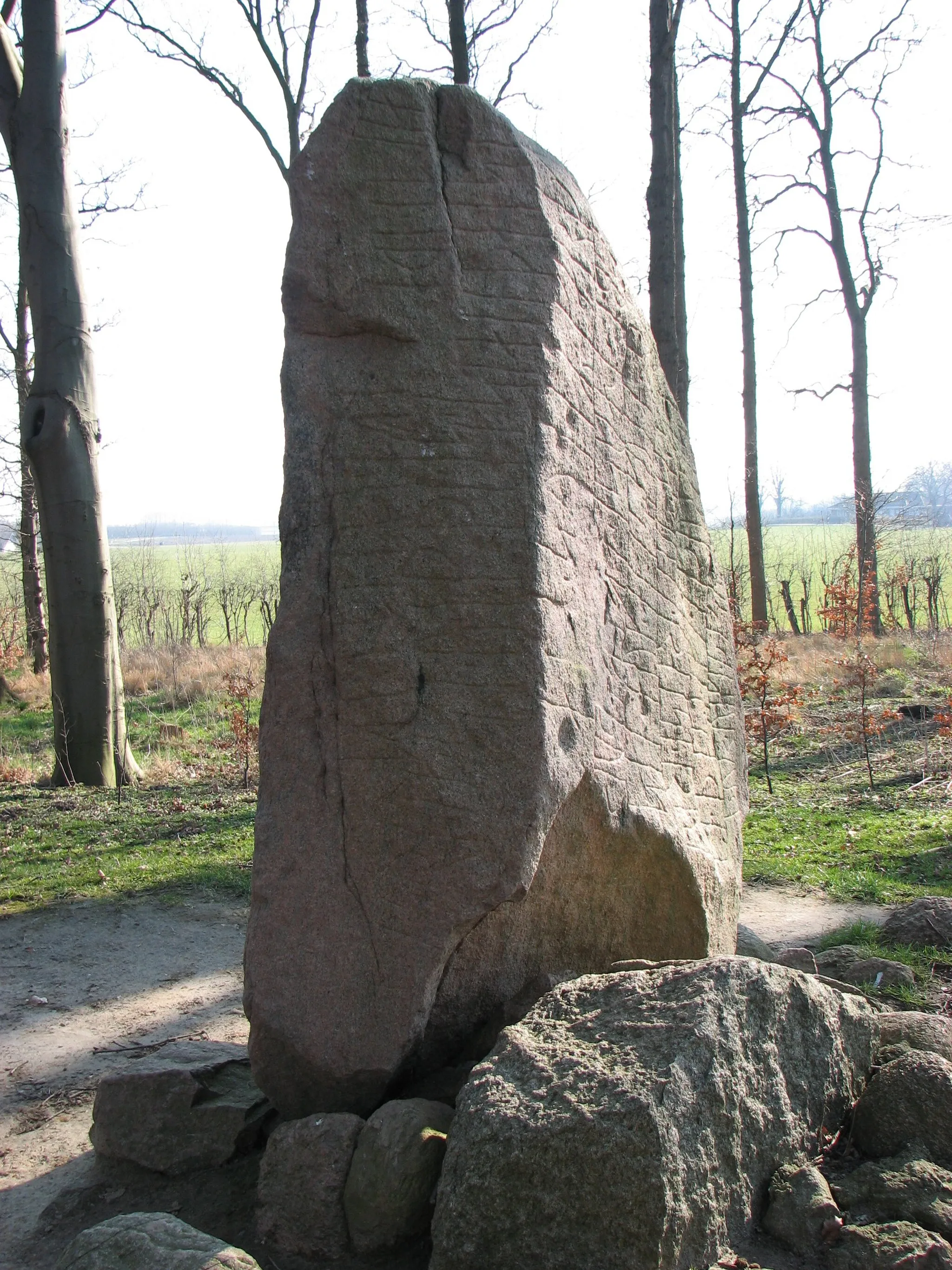 Photo showing: The Glavendrup runestone on northern Funen in Denmark.