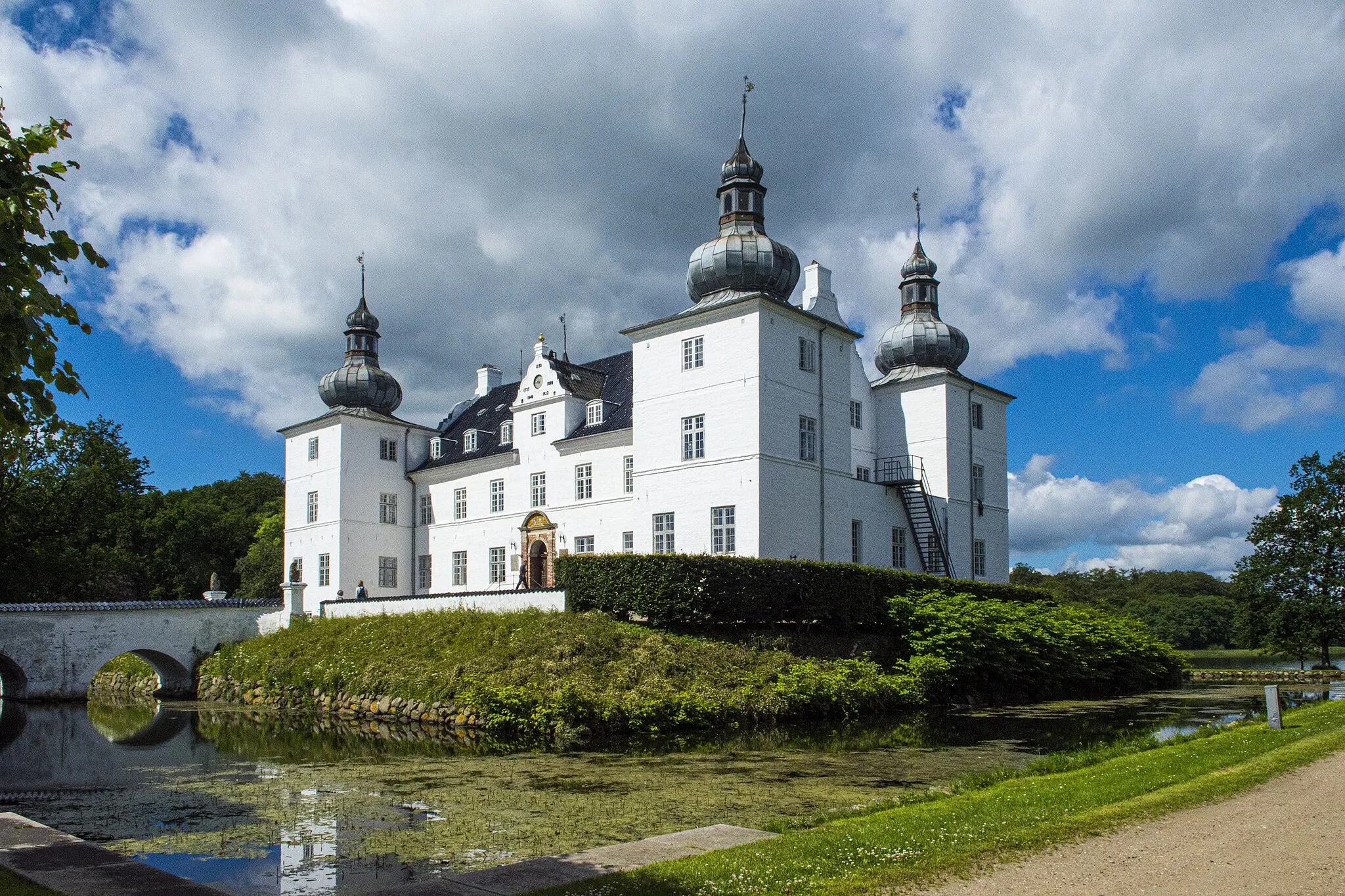 Photo showing: Engelsholm Slot, nu Engelsholm Højskole, ligger 14 km vest for Vejle i Danmark.