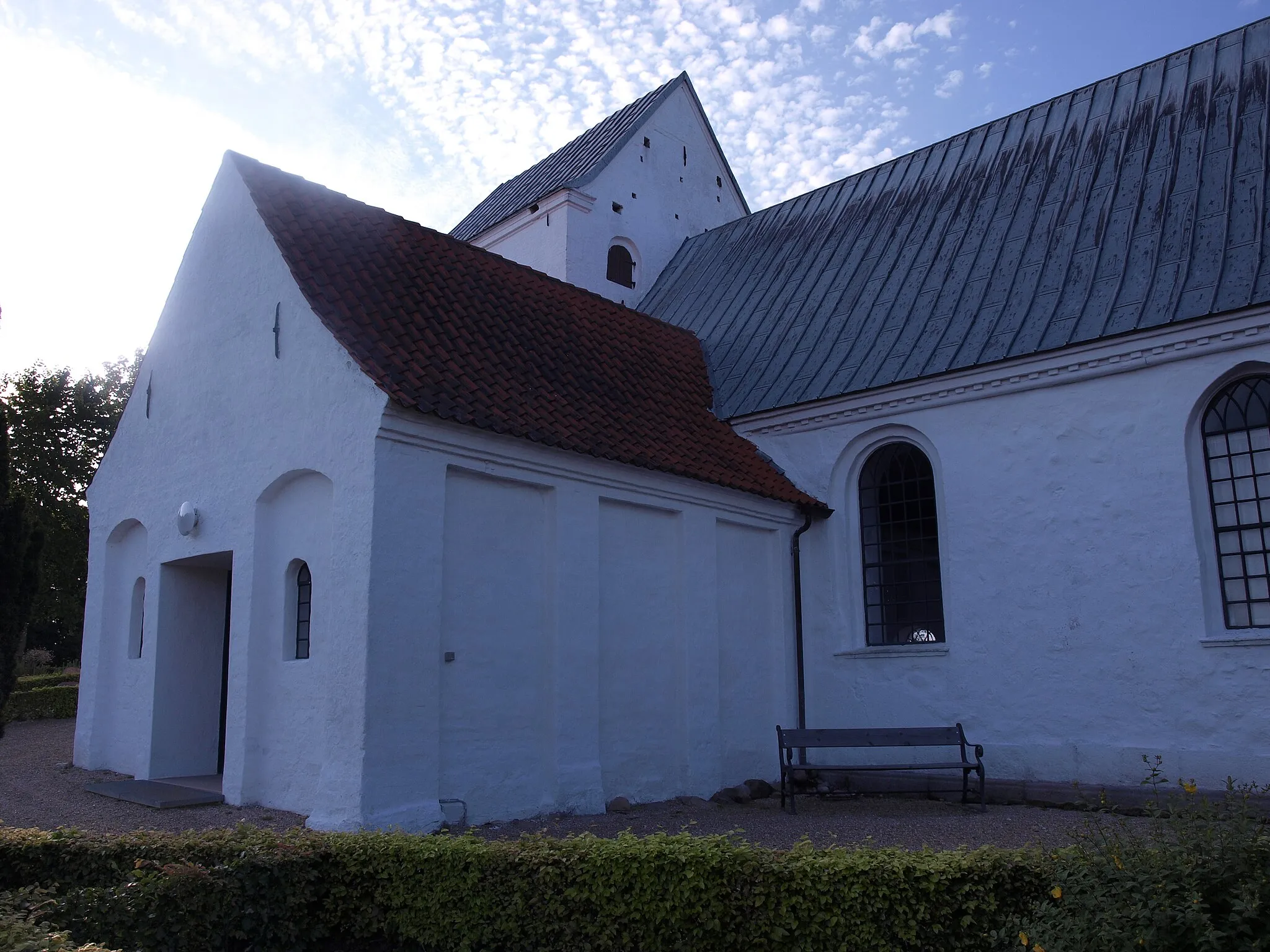 Photo showing: Eltang kirke våbenhus