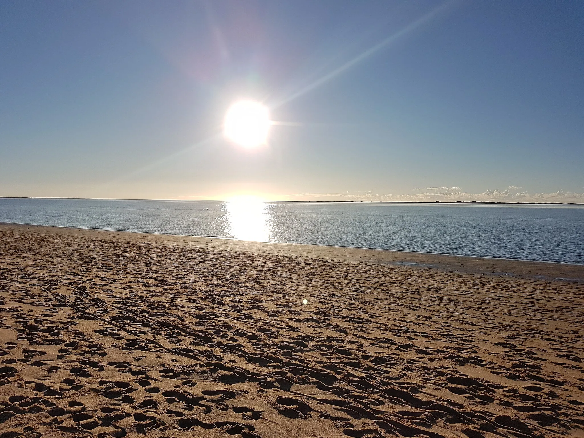 Photo showing: Beach, sunny day