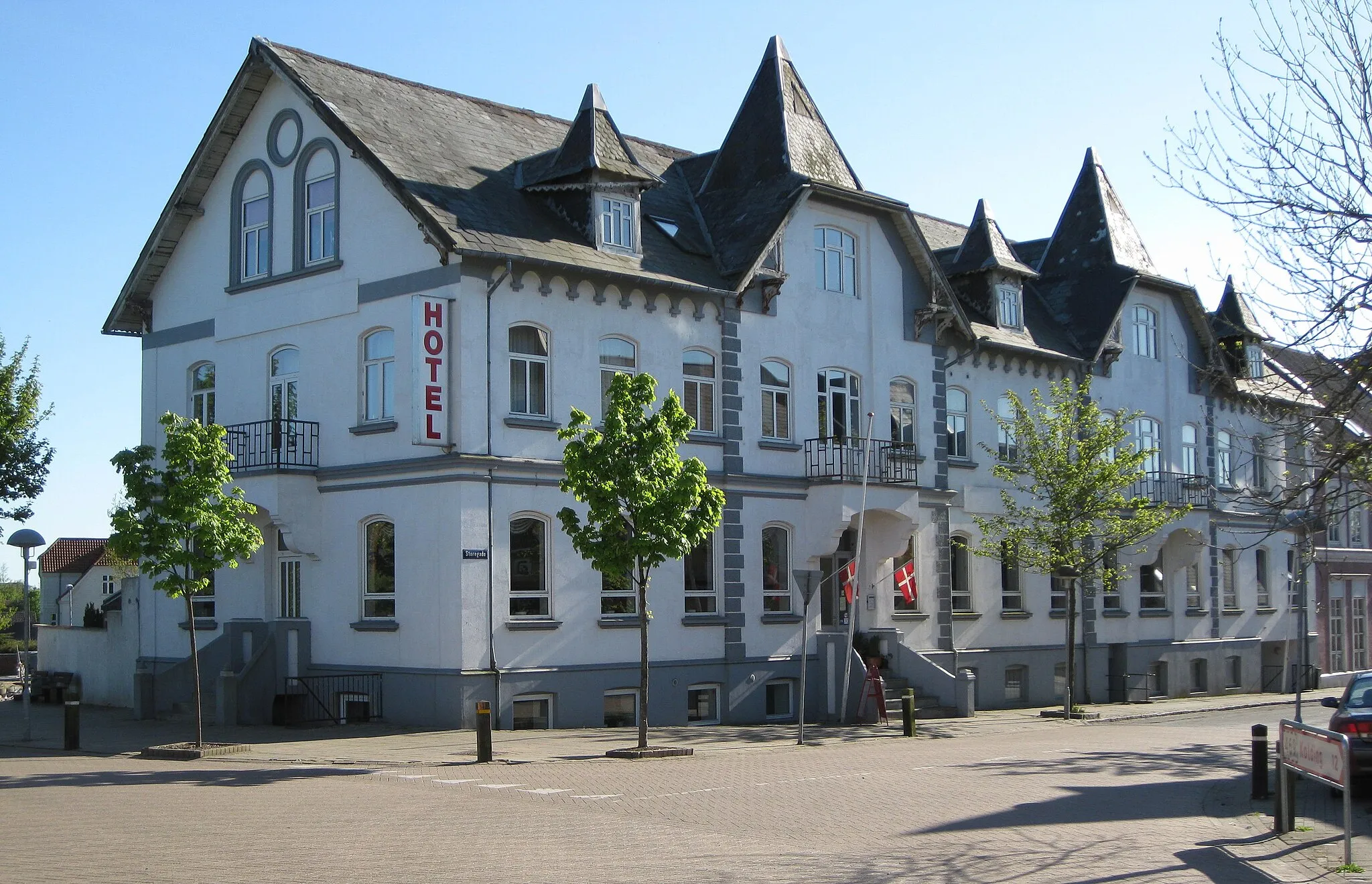 Photo showing: The hotel "Hotel Lunderskov" in the small town "Lunderskov". The town is located in Kolding Kommune, South-Central Jutland, Denmark.