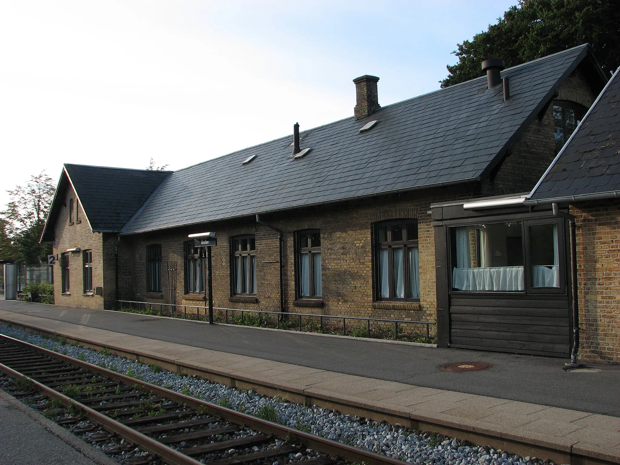 Photo showing: The railroad station in Aarslev, Funen, Denmark