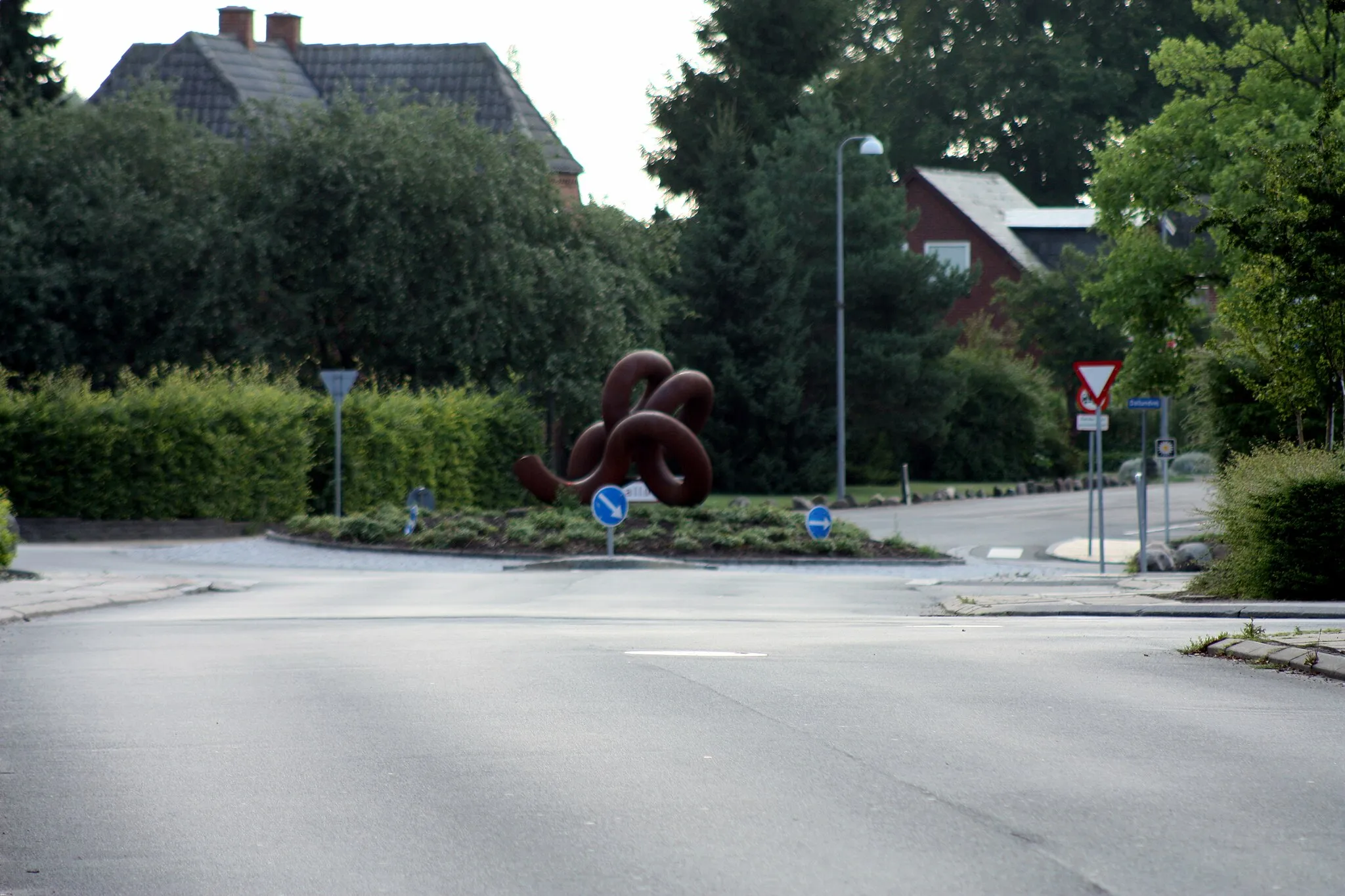 Photo showing: snørklet vej gennem Søndersø
