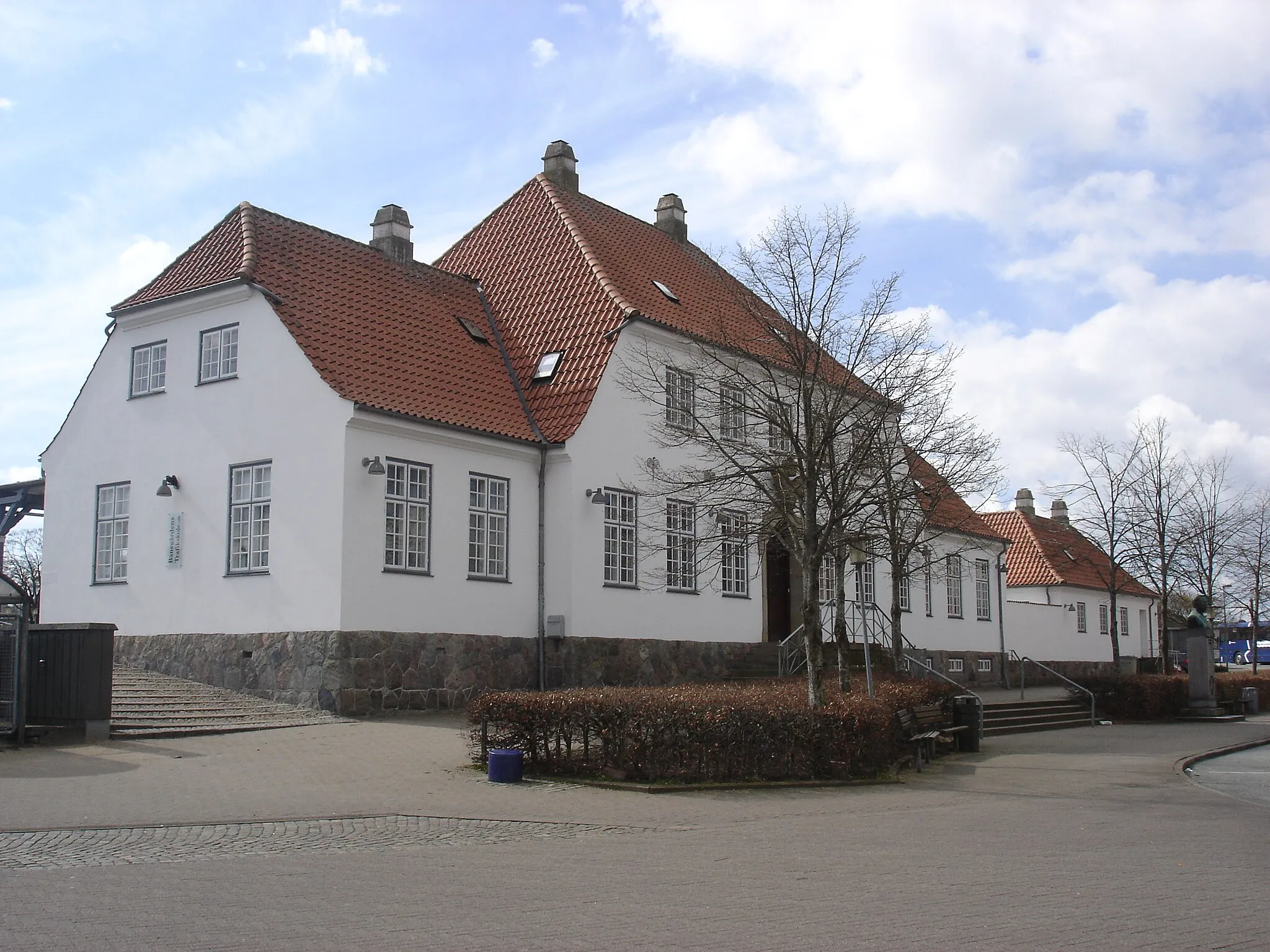 Photo showing: Vejen Station, vejsiden fra Ø