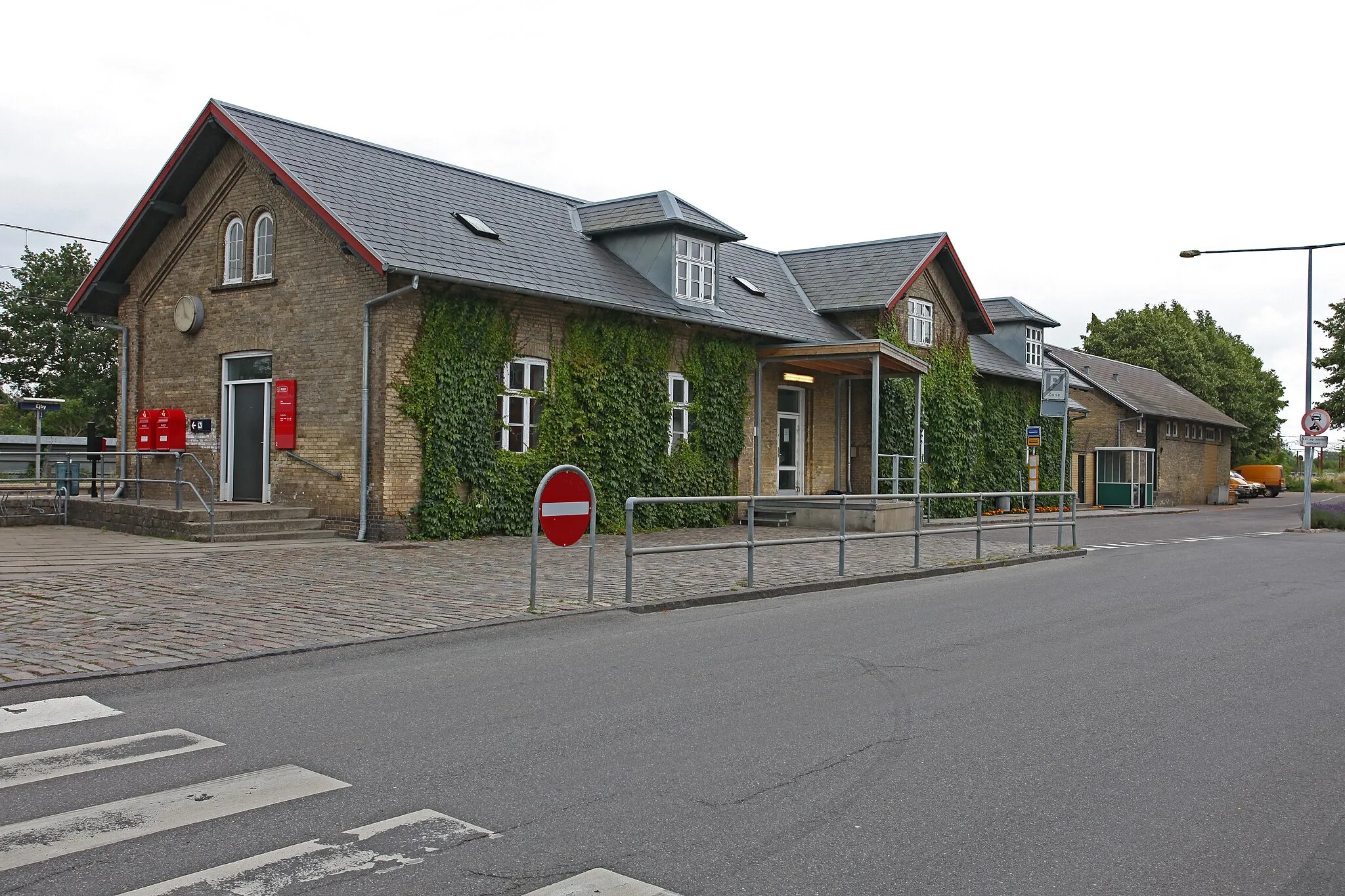 Photo showing: Picture of Ejby Railway Station (Fyn - Denmark)