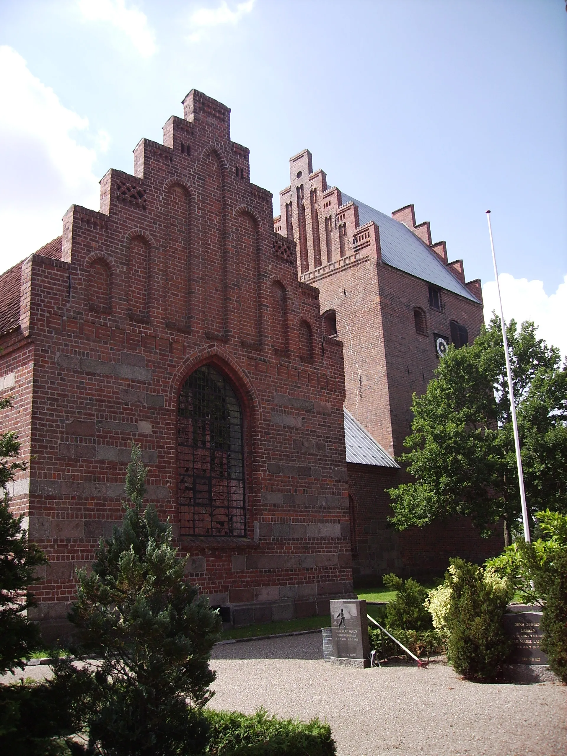 Photo showing: Fraugde Kirke, Fraugde Sogn, Åsum Herred, Odense Amt, Denmark (Danish Church) - Fraugde Kirke fra nordøst