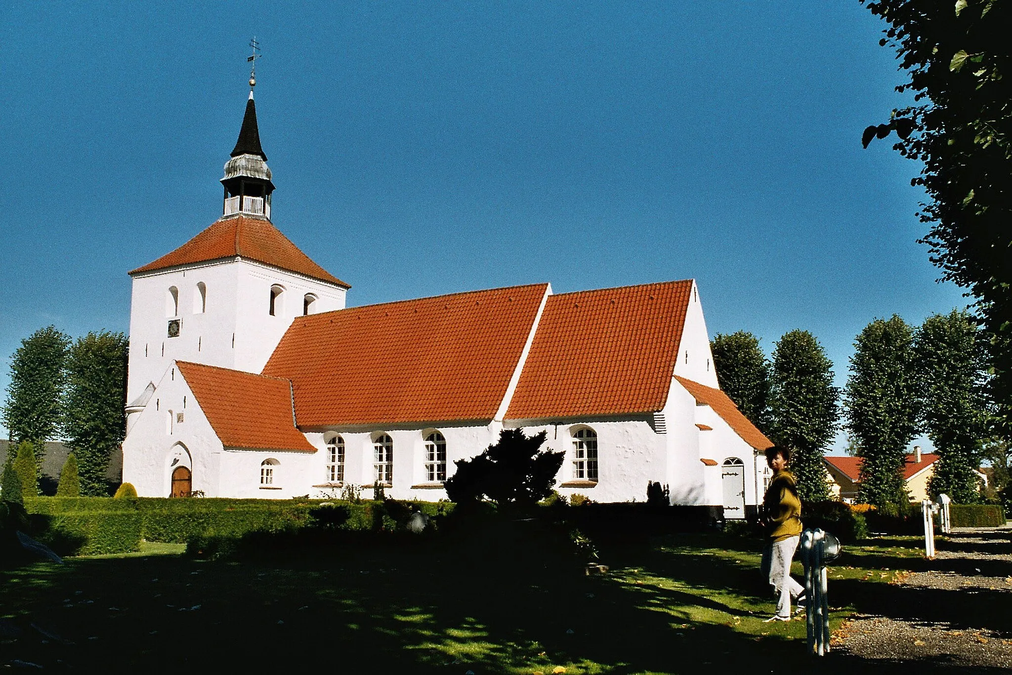Photo showing: Oksbøl (Als island), the village church and the churchyard
