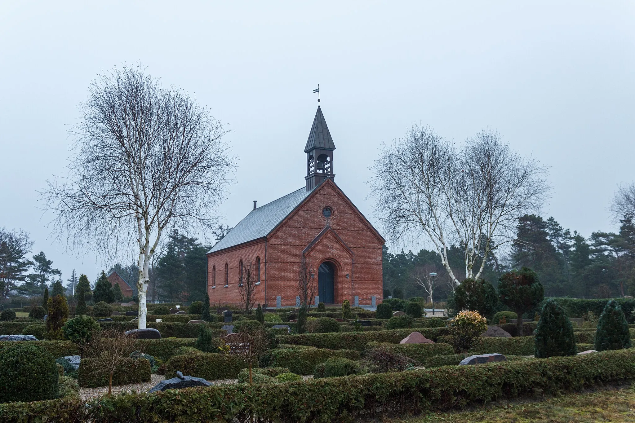 Photo showing: Graveyard at Oksby Old Church, Blåvand-Oksby, Denmark