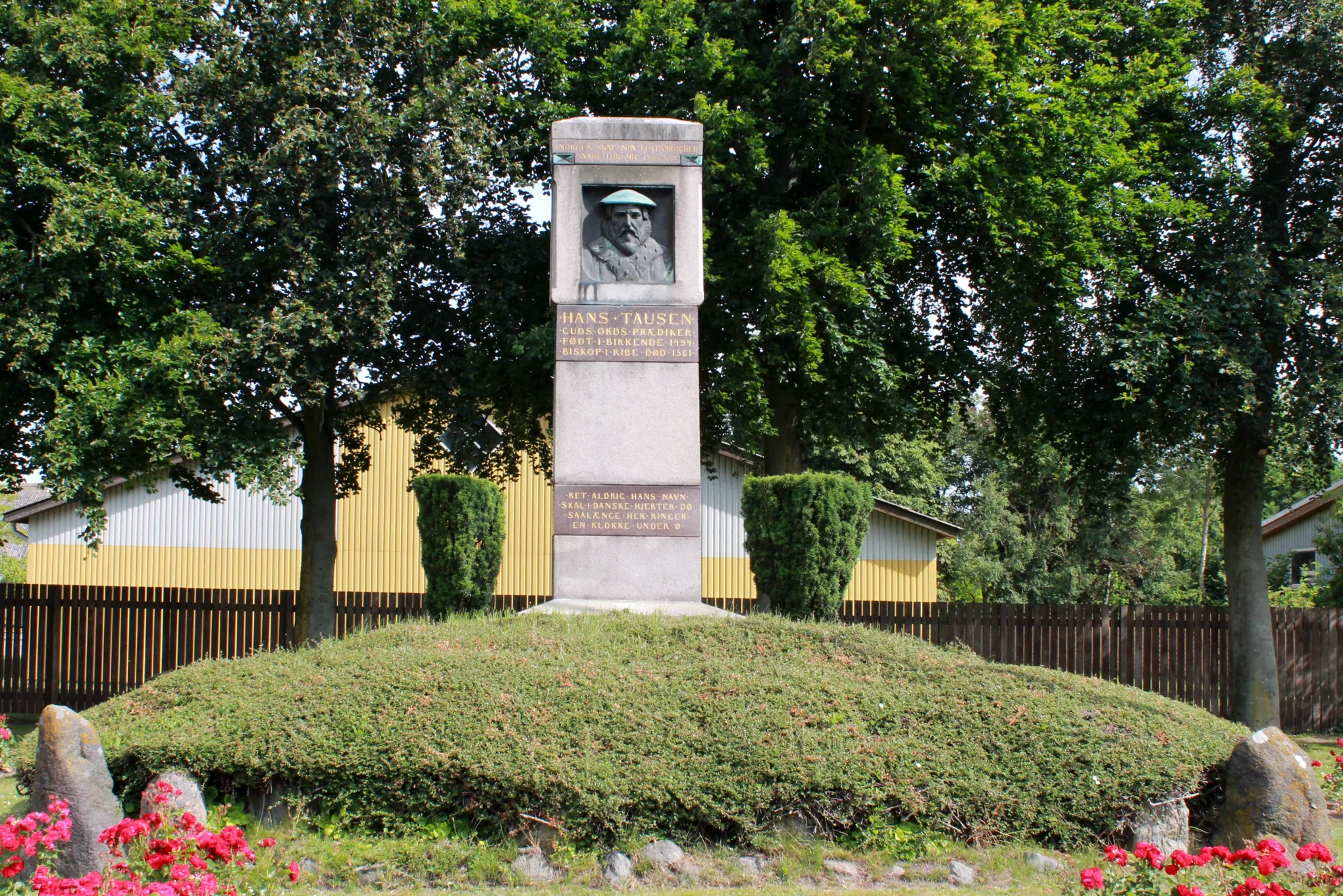 Photo showing: Memorial for the church reformer, Hans Tausen of Birkende, Kertemimde Kommune on Funen, Denmark.