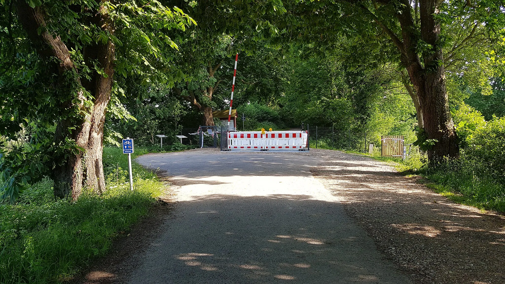 Photo showing: Rønsdam grænse  med vildsvinehegn og spærringer pga coronakrisen