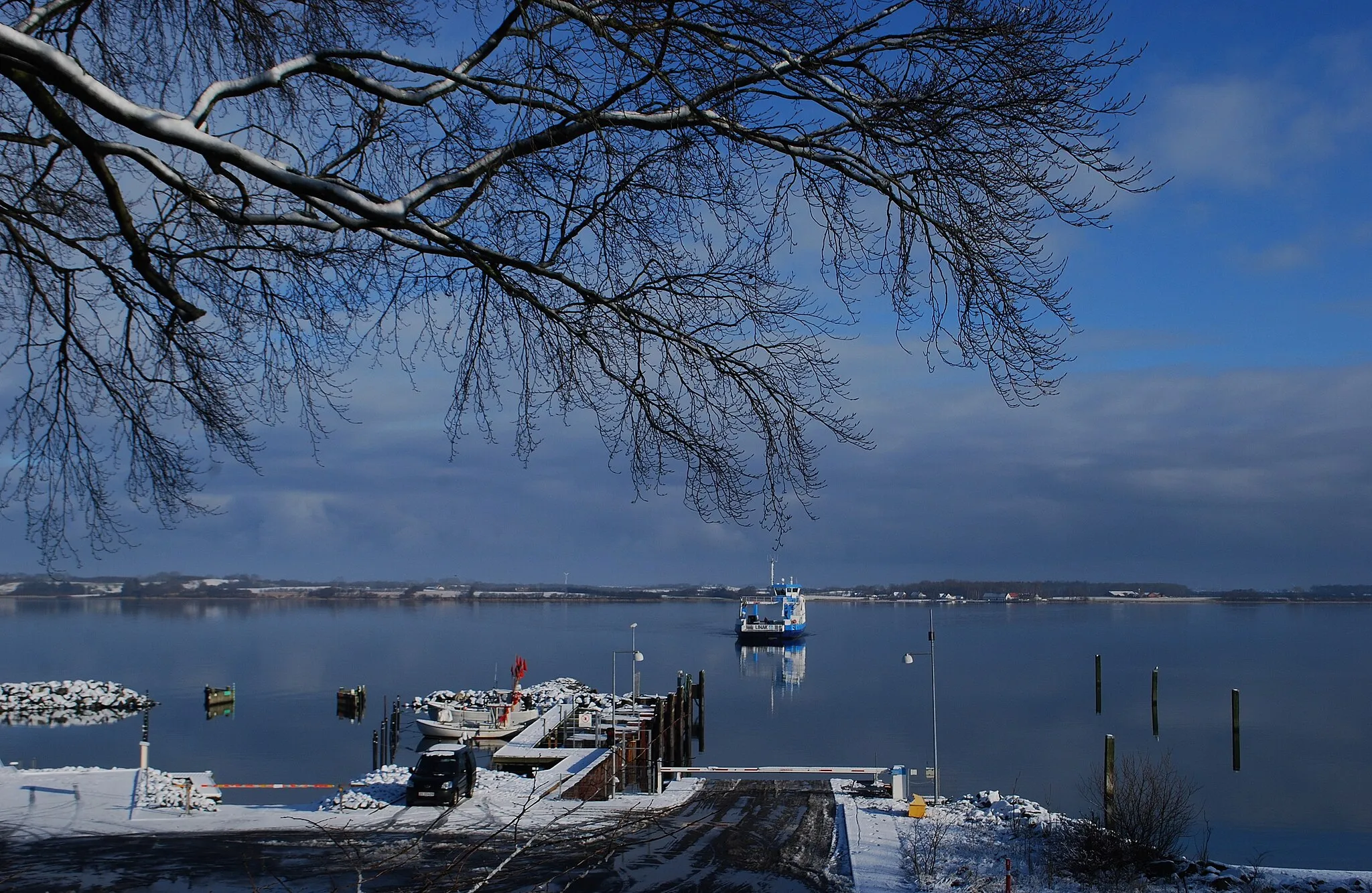 Photo showing: Ballebro Ferry harbour and the ferry "Bitten Clausen", Sonderburg, Denmark