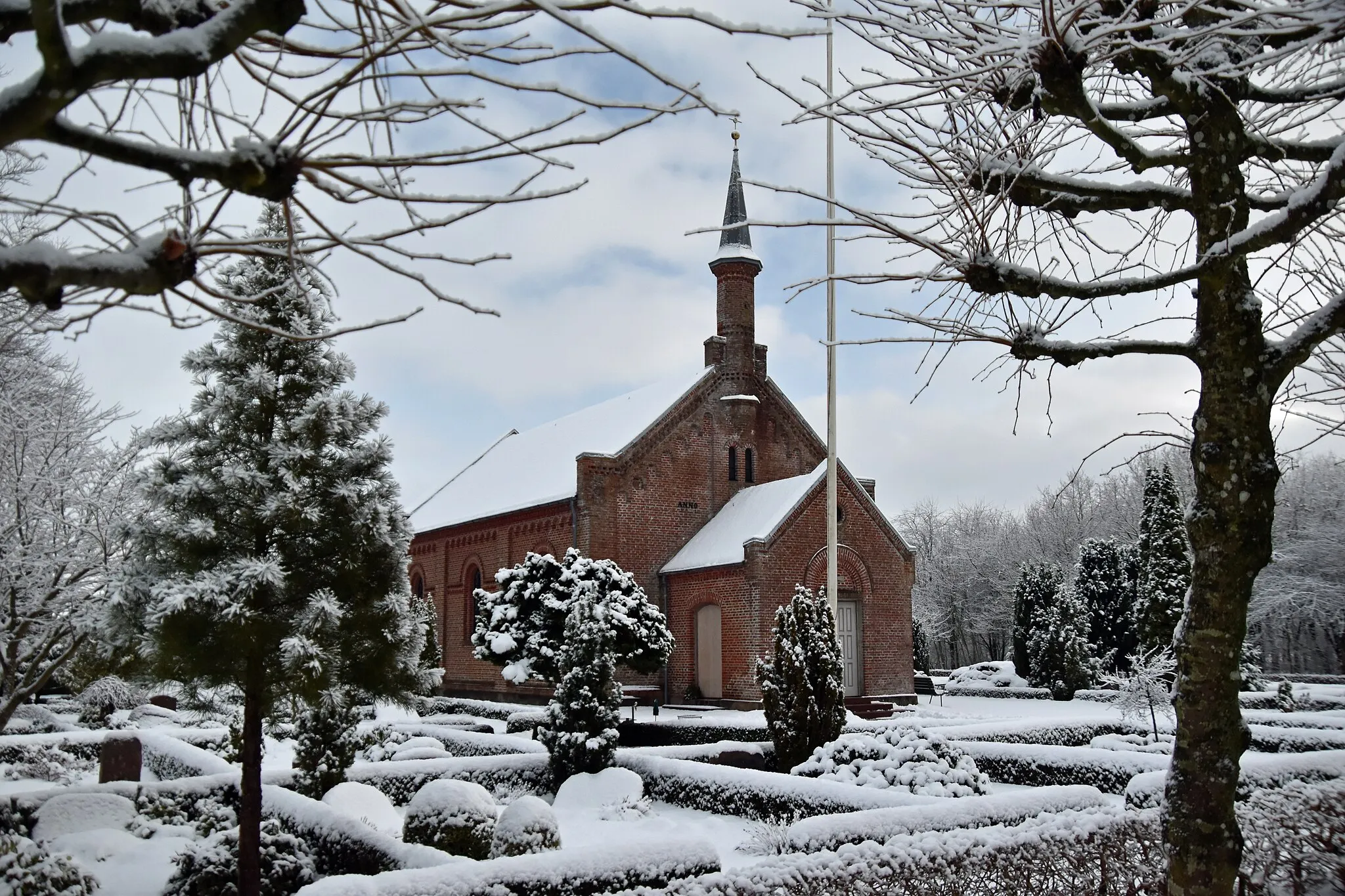 Photo showing: Obbekjær Kirke med sne, 2022