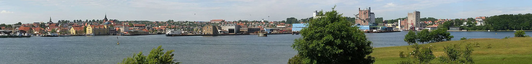 Photo showing: Panoramic view of Svendborg seen from the island of Tåsinge.