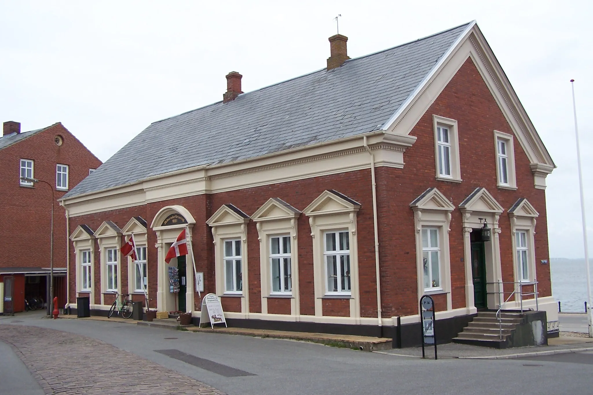 Photo showing: Museum of shipping in Nordby on Fanø, Denmark.

Photo Cnyborg, May 2005