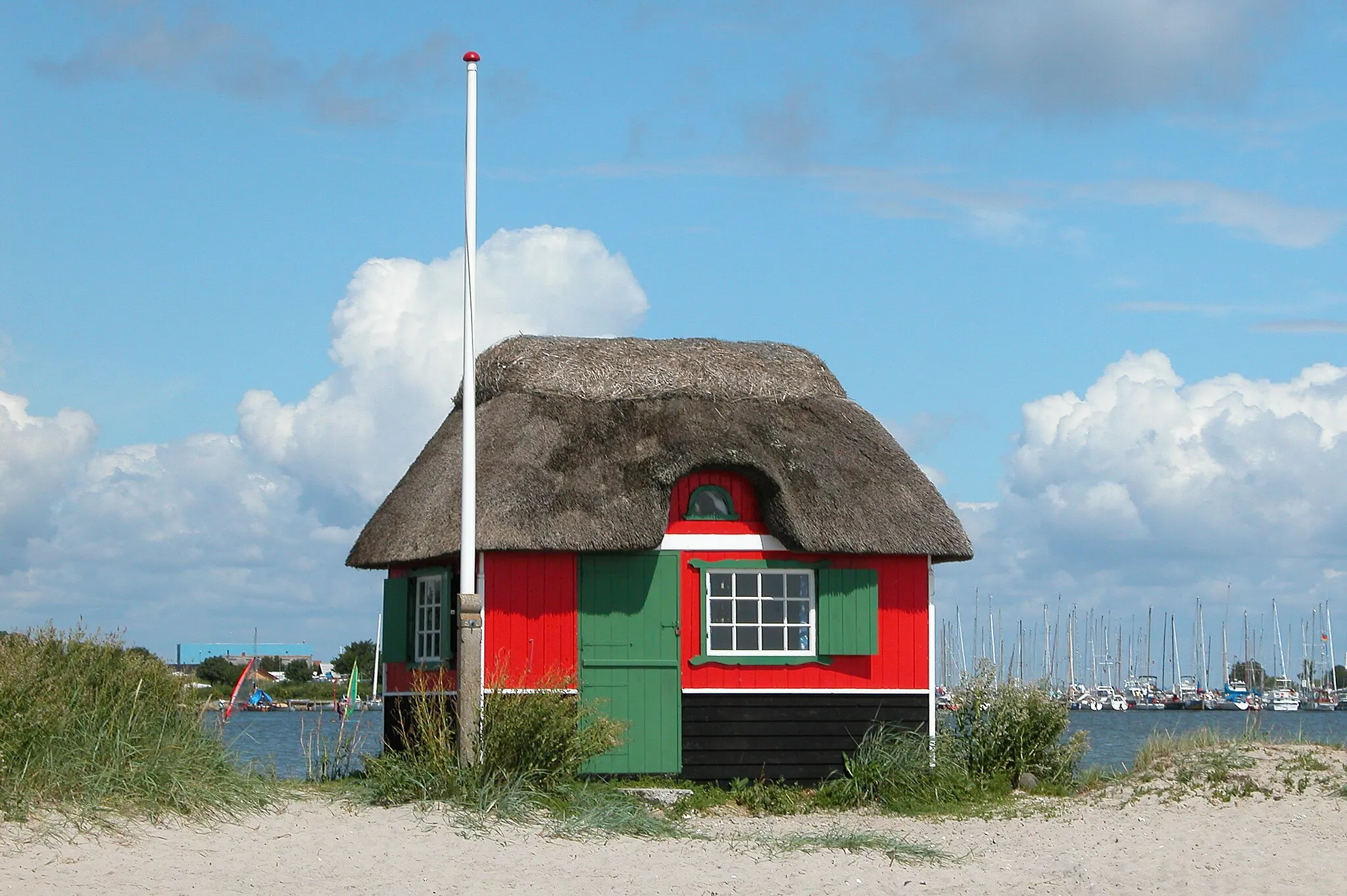 Photo showing: Colourful beach huts on the beach at Ærø Hale near Marstal on Ærø island, Denmark. Ærø Hale is 1.5 km long and consists of sand banks, beach embankments and tongues of land that change their shape continuously caused by the influence of the sea.