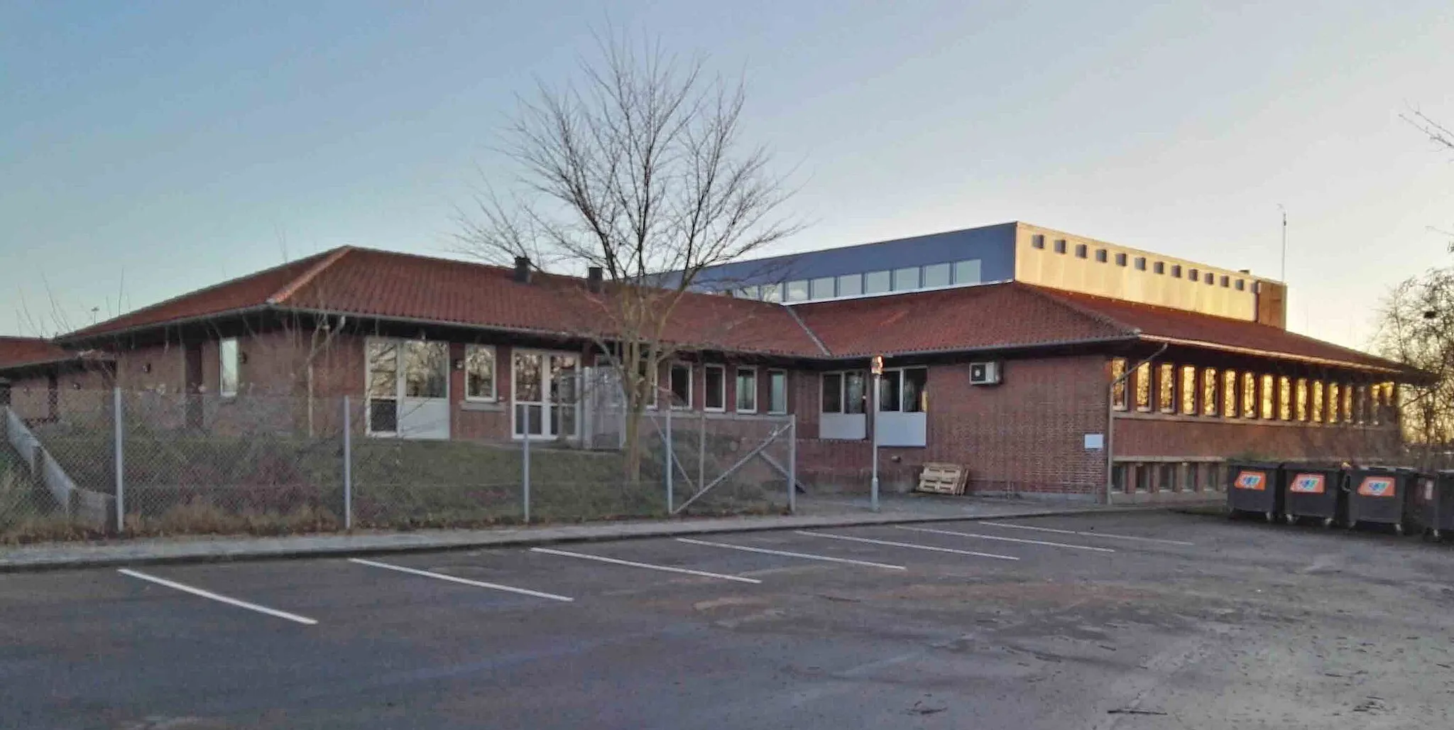 Photo showing: Den tidligere Ullerslev kommunes rådhus på Ullerslev-Centret 32, nu den integrerede daginstitution Vibereden