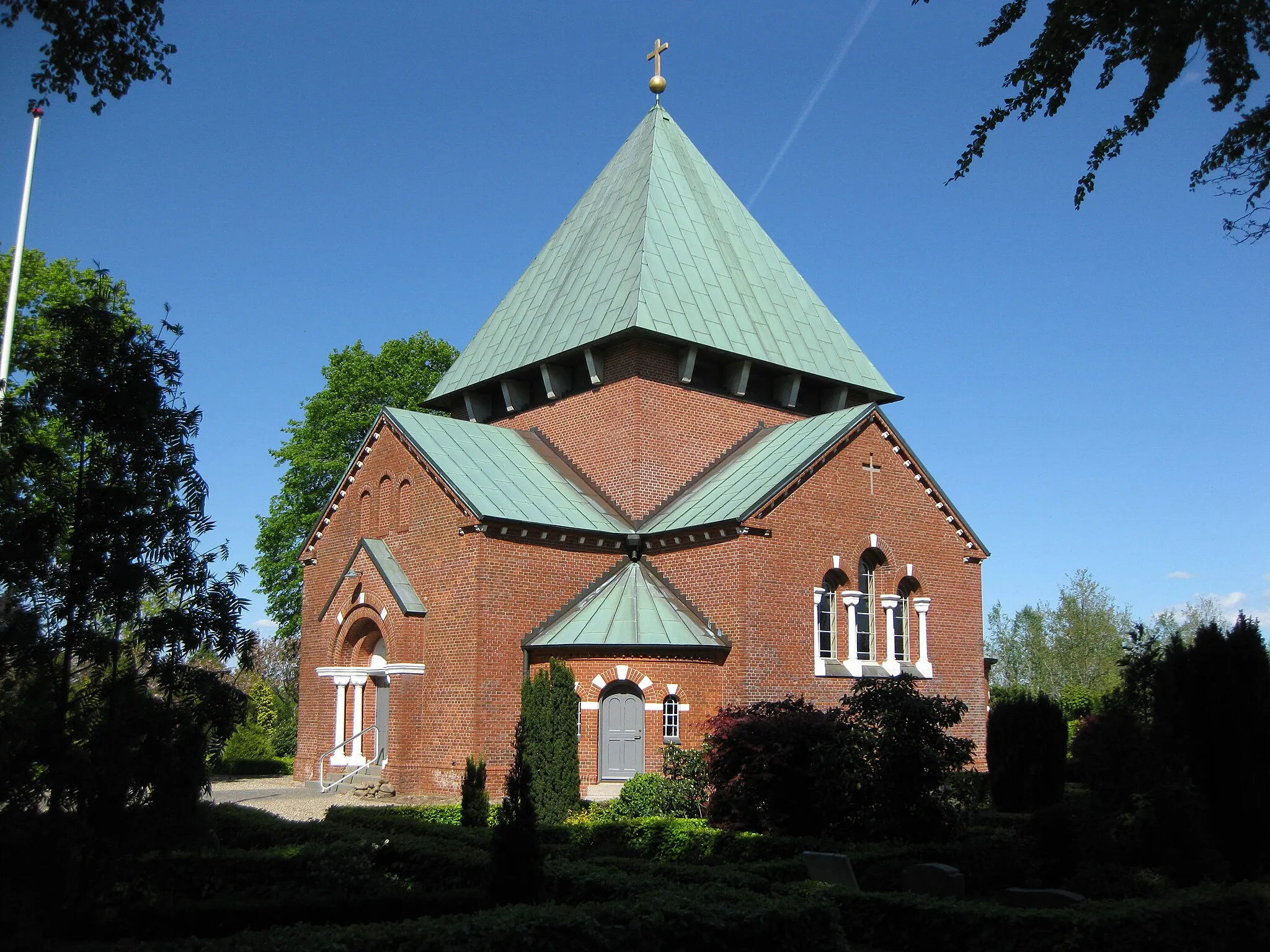 Photo showing: The church "Hovborg Kirke" in the village "Hovborg". The village is located in Vejen Kommune, South-Central Jutland, Denmark.