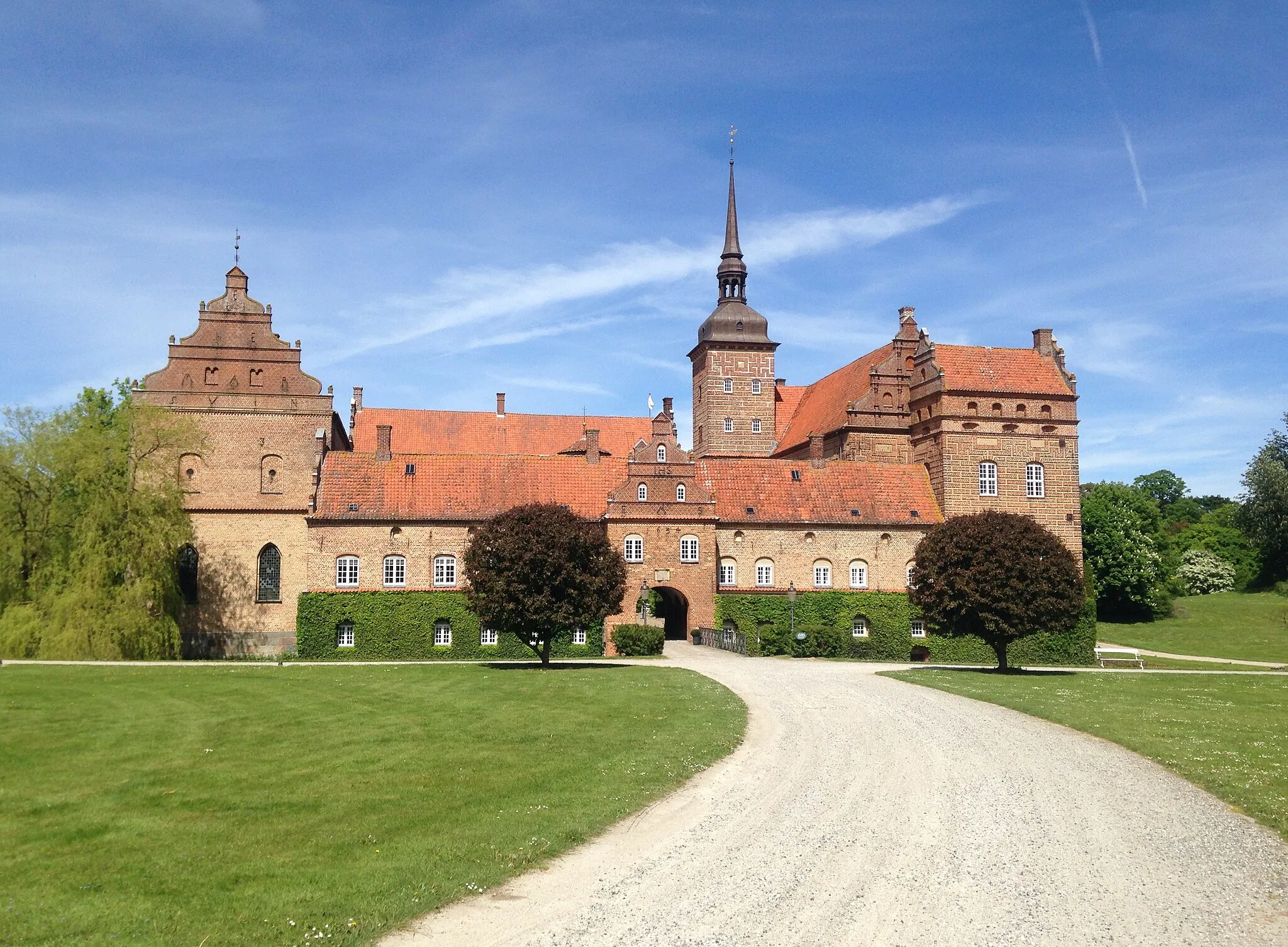 Photo showing: Holckenhavn Castle in Nyborg Municipality in Denmark. From south.