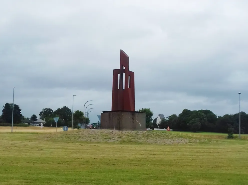 Photo showing: Clipsen, sculpture of Günther Scharbach in Toftlund, Denmark