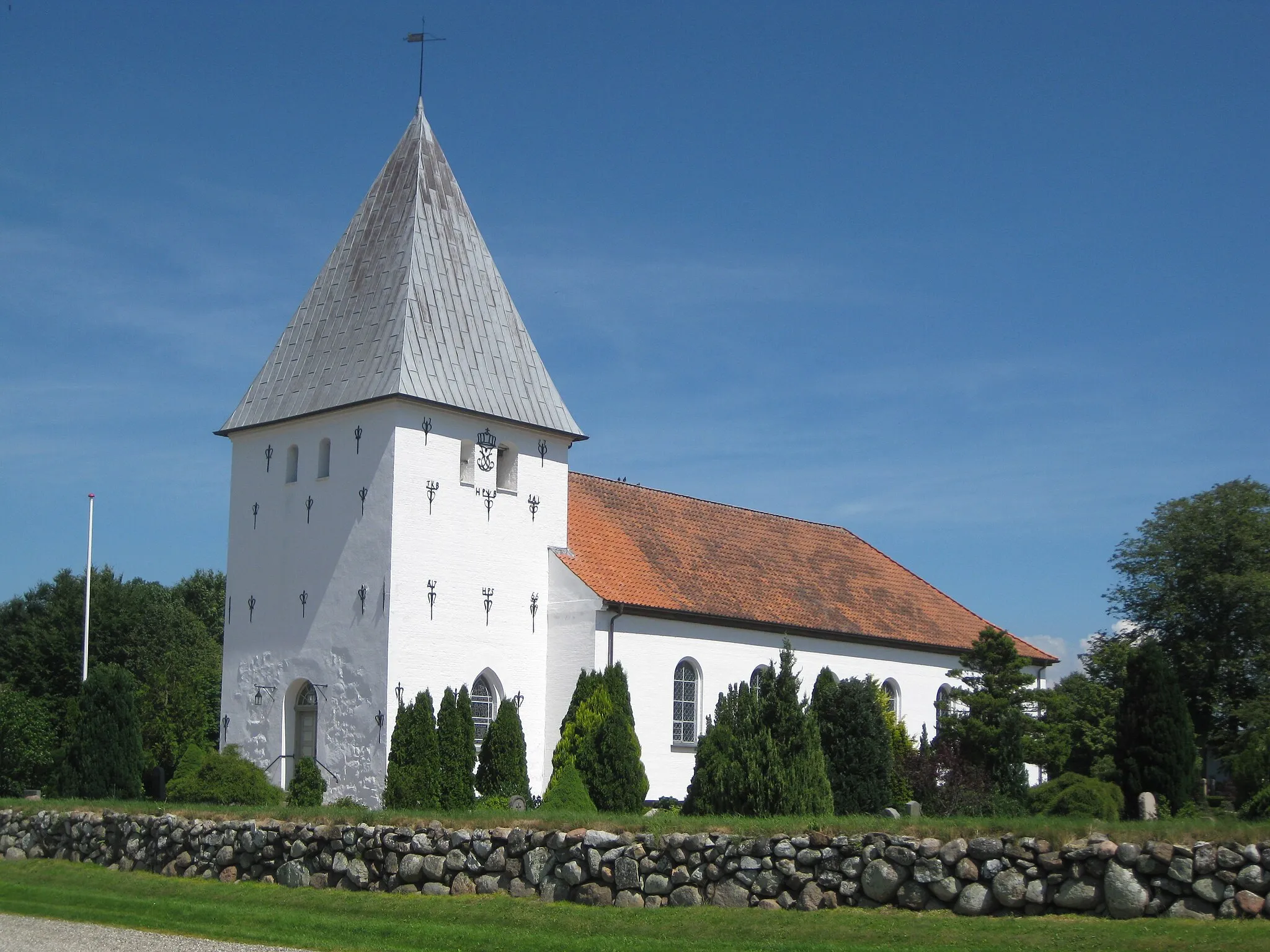 Photo showing: The church "Vejstrup Kirke" in the village "Sjølund". The village is located in South-Central Jutland (in south Denmark).