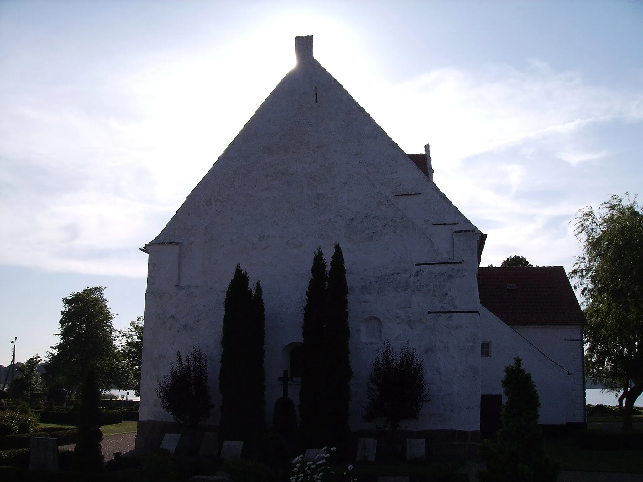 Photo showing: Kølstrup Kirke, Kølstrup Sogn, Bjerge Herred, Odense Amt, Denmark (Danish Church) - Kølstrup Kirke fra øst