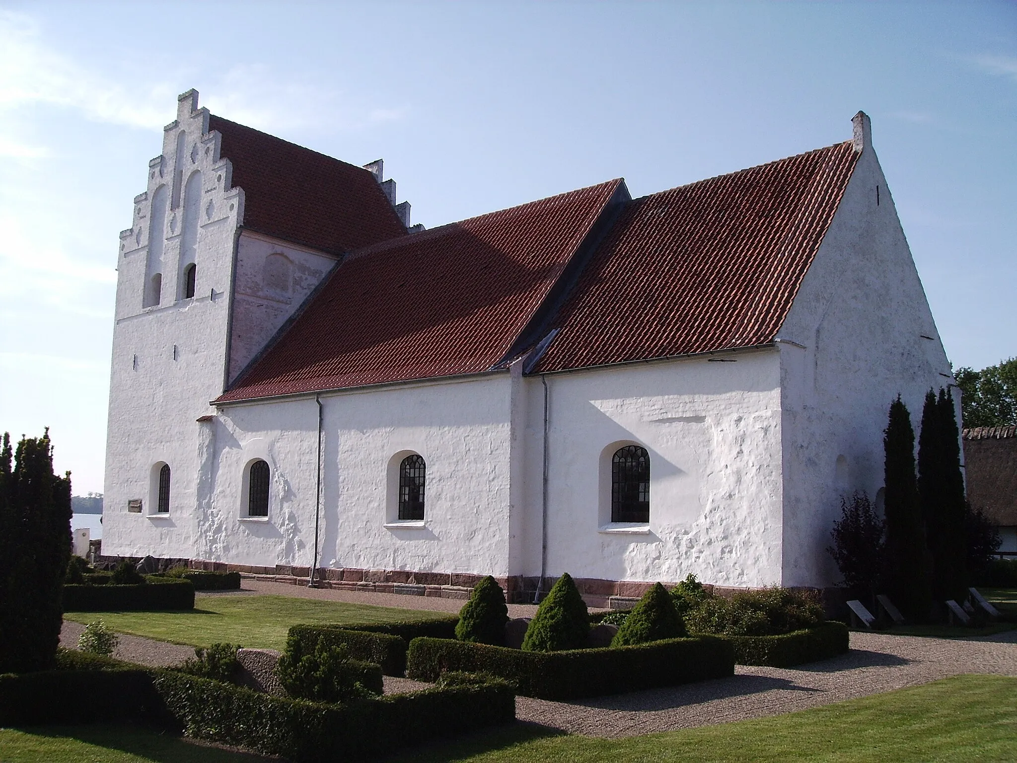 Photo showing: Kølstrup Kirke, Kølstrup Sogn, Bjerge Herred, Odense Amt, Denmark (Danish Church) - Kølstrup Kirke fra sydøst
