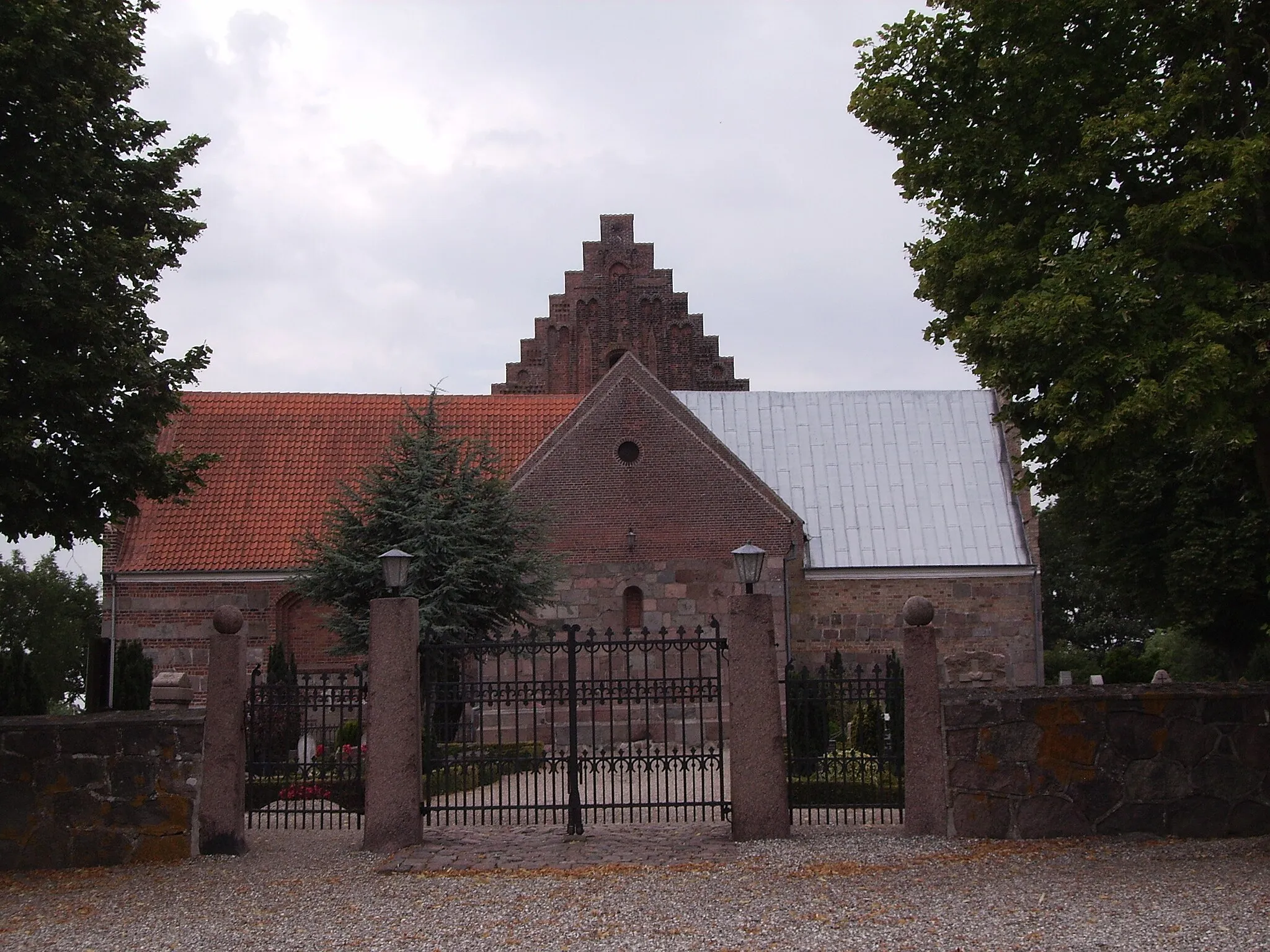 Photo showing: Skamby Kirke fra øst, Skamby Sogn, Skam Herred, Odense Amt, Denmark (Danish Church)