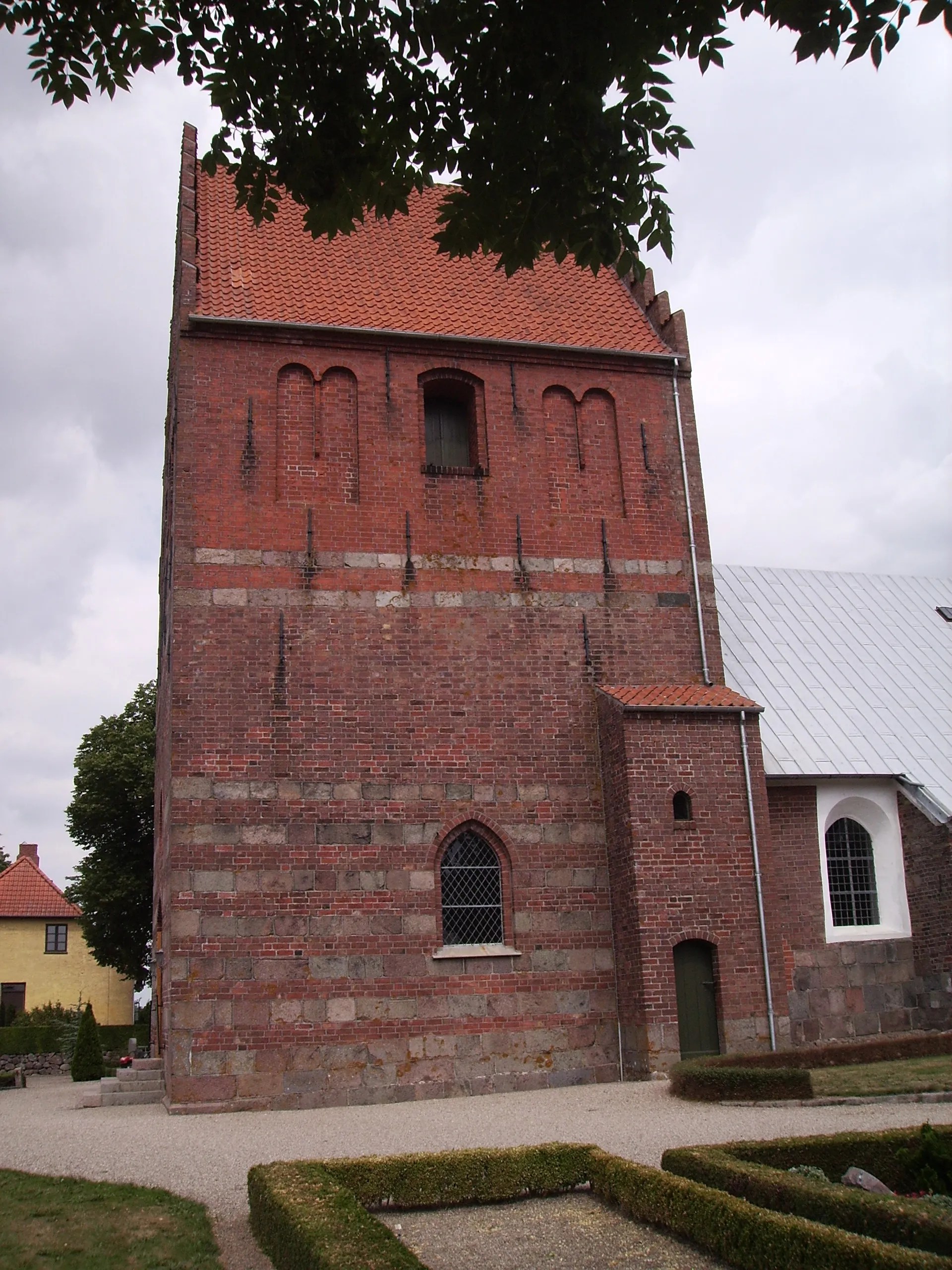 Photo showing: Skamby Kirkes tårn, Skamby Sogn, Skam Herred, Odense Amt, Denmark (Danish Church)