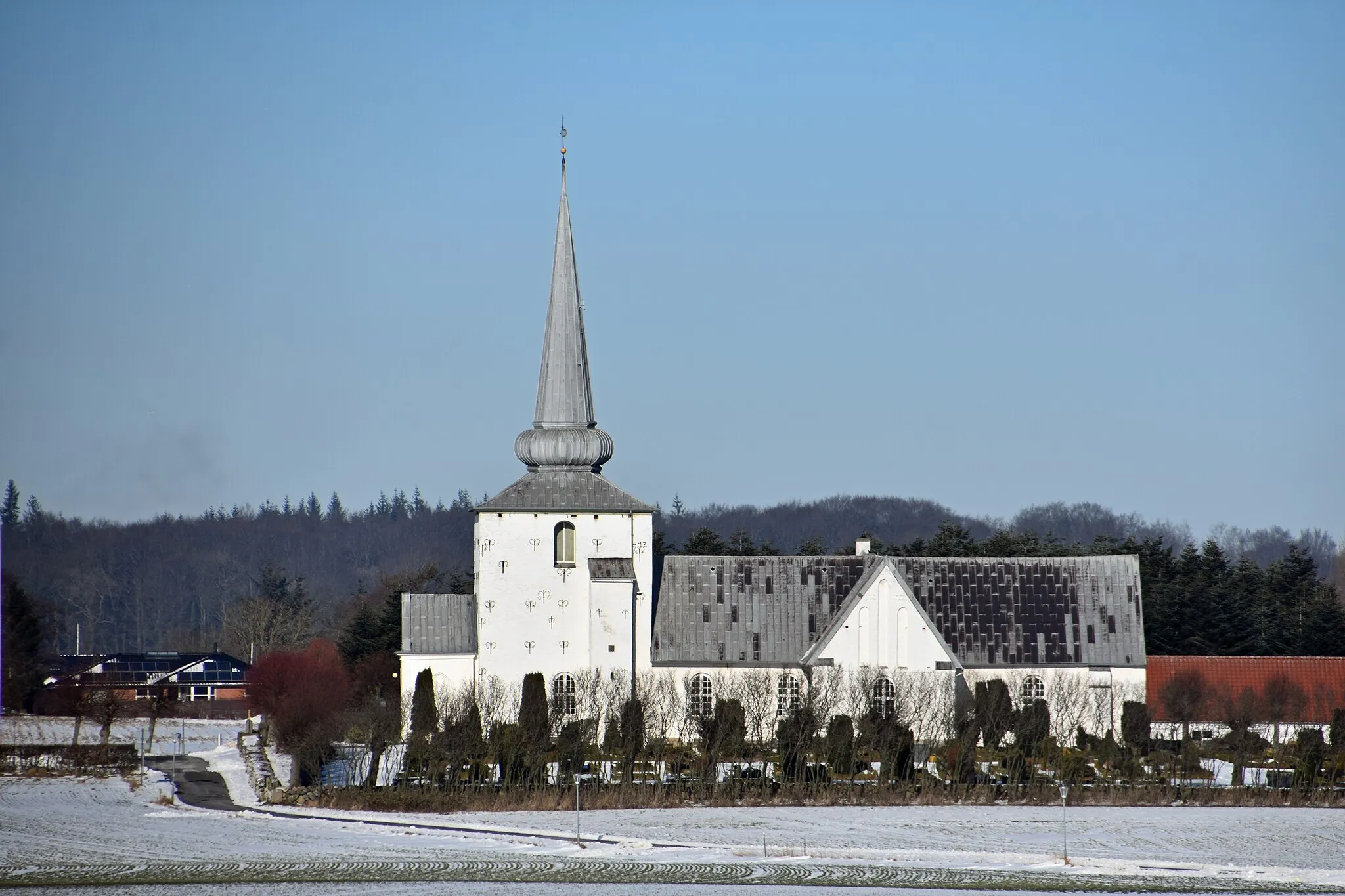 Photo showing: Vilstrup Kirke 2021