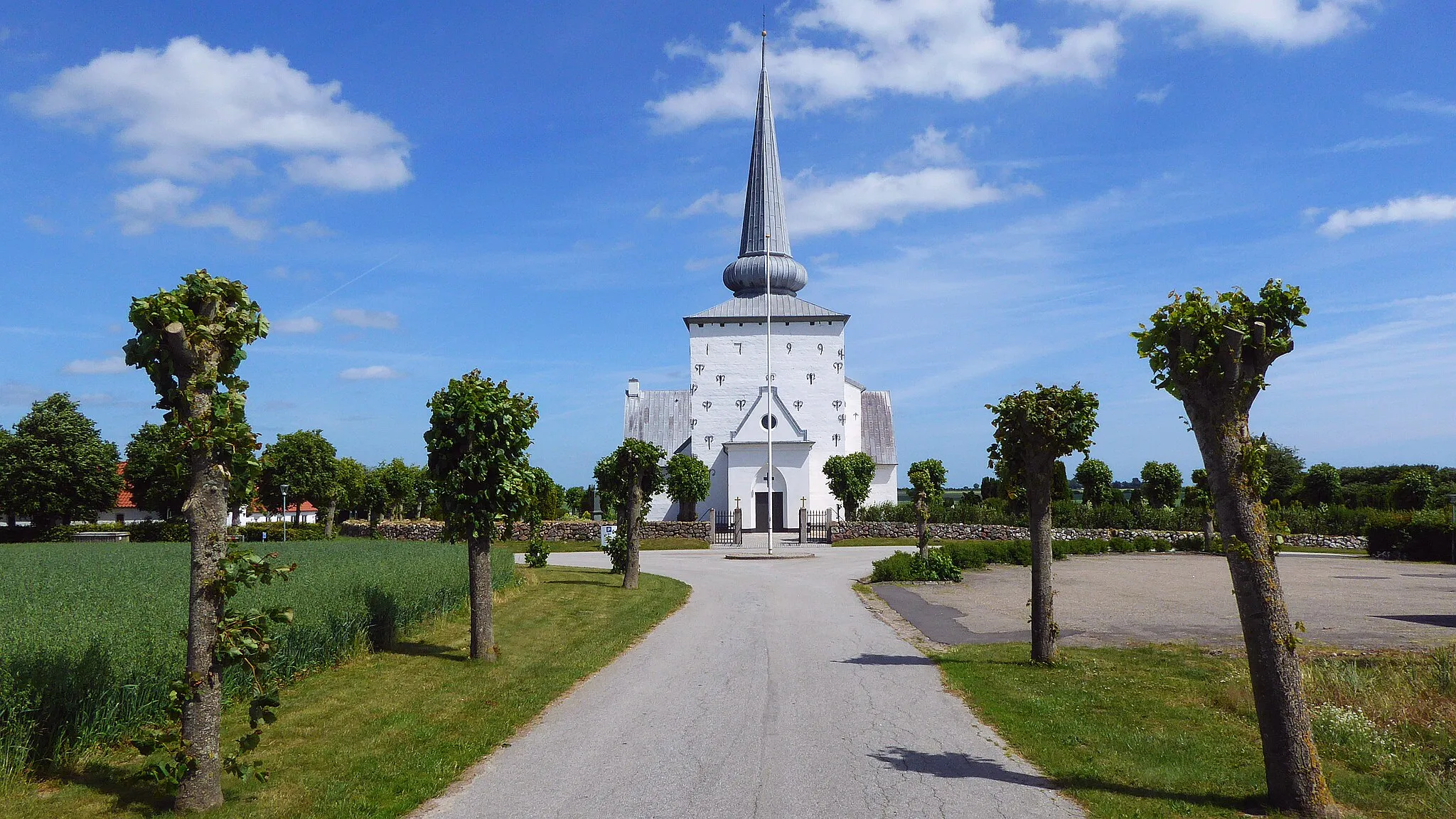 Photo showing: Vilstrup Kirke, zurückgehend auf das 15. Jahrhundert. Sønderjylland, Syddanmark. Vilstrup Sogn. Dänemark. Foto 2018 Wolfgang Pehlemann P1210664