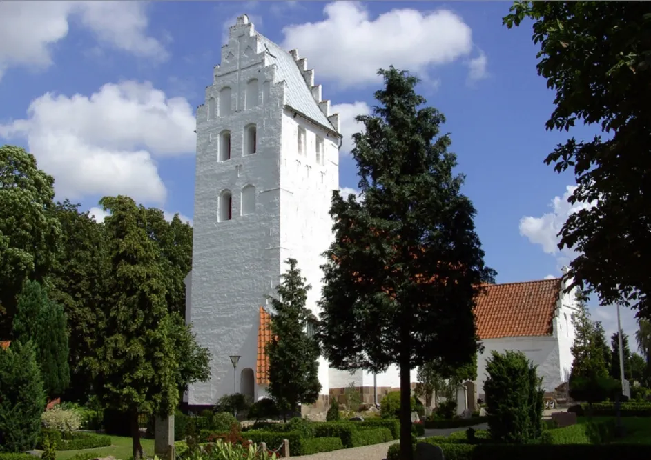 Photo showing: Hårslev kirke, Nordfyns, fra sydvest