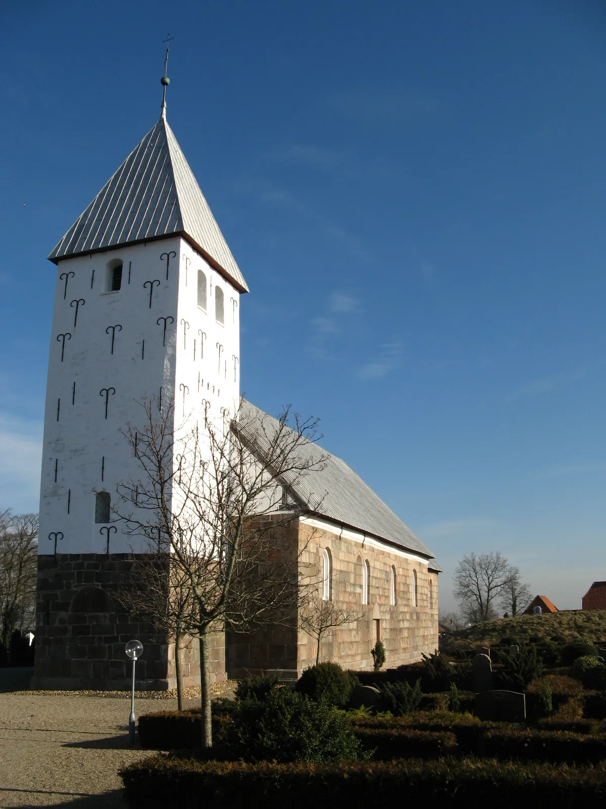 Photo showing: Bryndum kirke, Bryndum sogn, Esbjerg kommune (former: Skads Herred, Ribe Amt). Kirken set fra vest