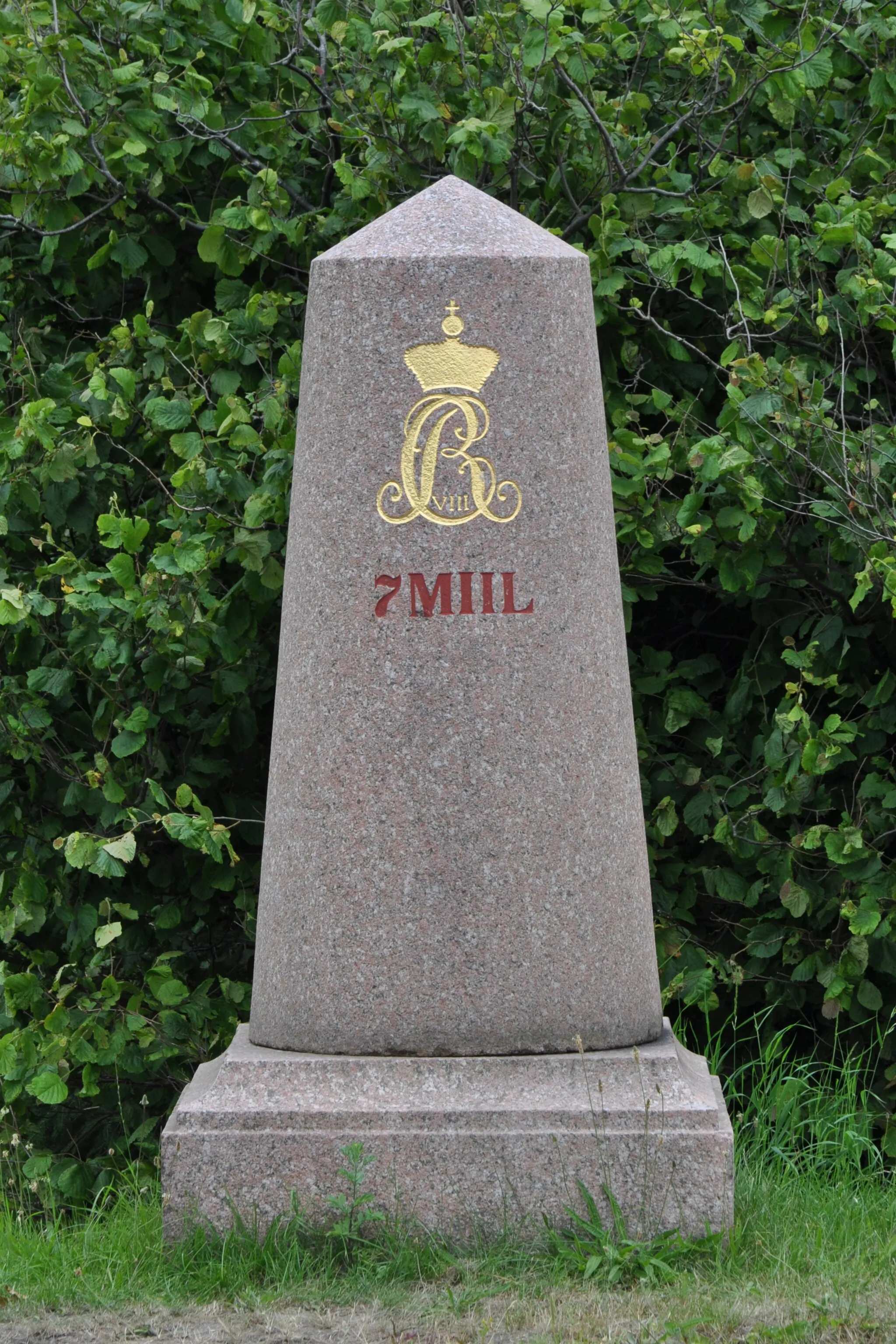 Photo showing: Historic milestone at Gammel Hovedvej near Grønnemose (Assens Kommune).