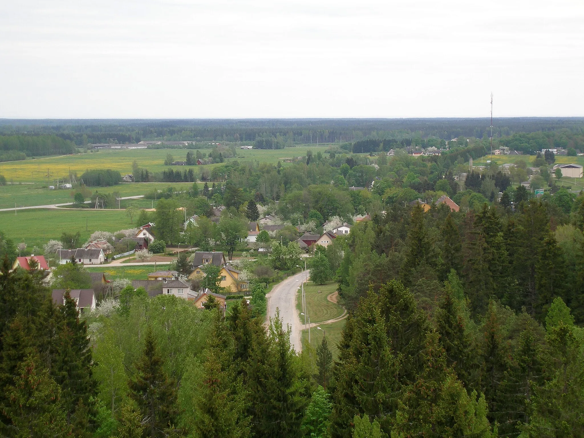 Photo showing: View of Iisaku, Estonia, from the lookout at Tärivere Hill.