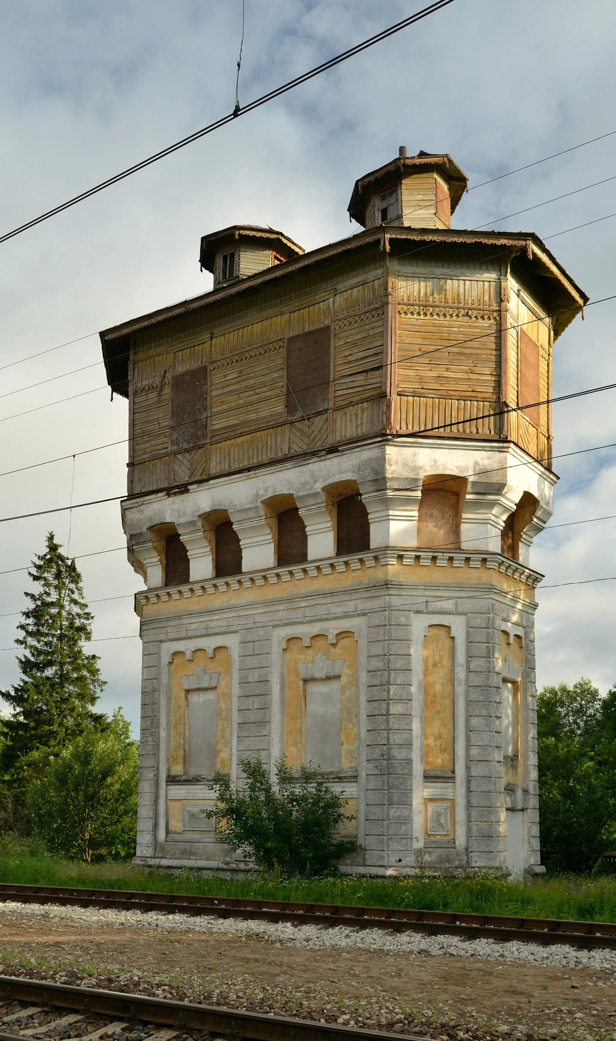 Photo showing: Raasiku station water tower, built probably in 1870